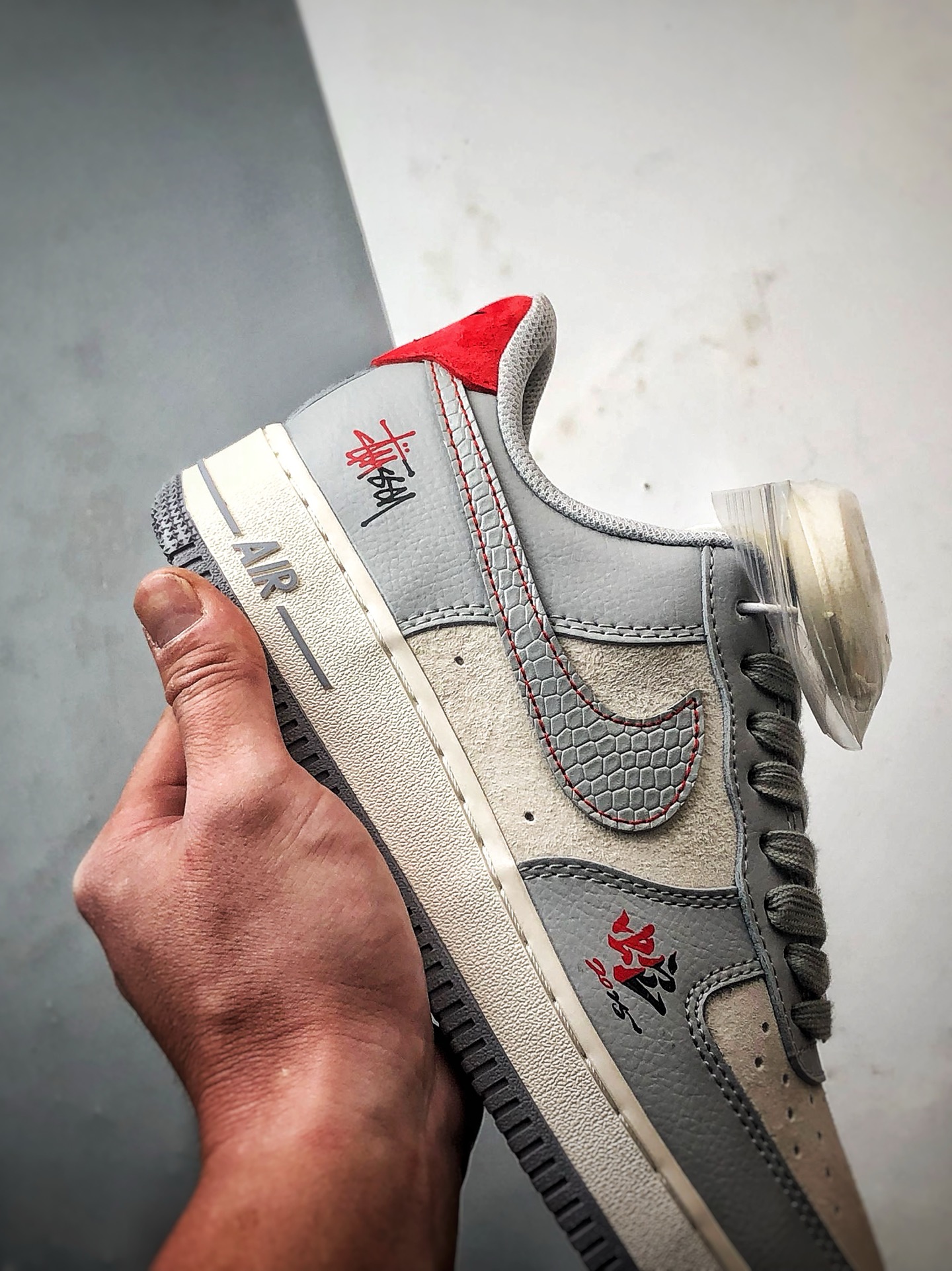 Stussy x Air Force 1 Low 蛇年米灰红 DM6688-027