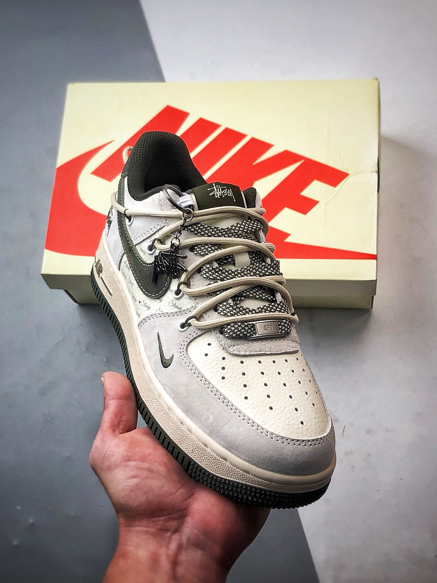 Stussy x Air Force 1 Low 灰白军绿抽绳绑带   DM6688-014