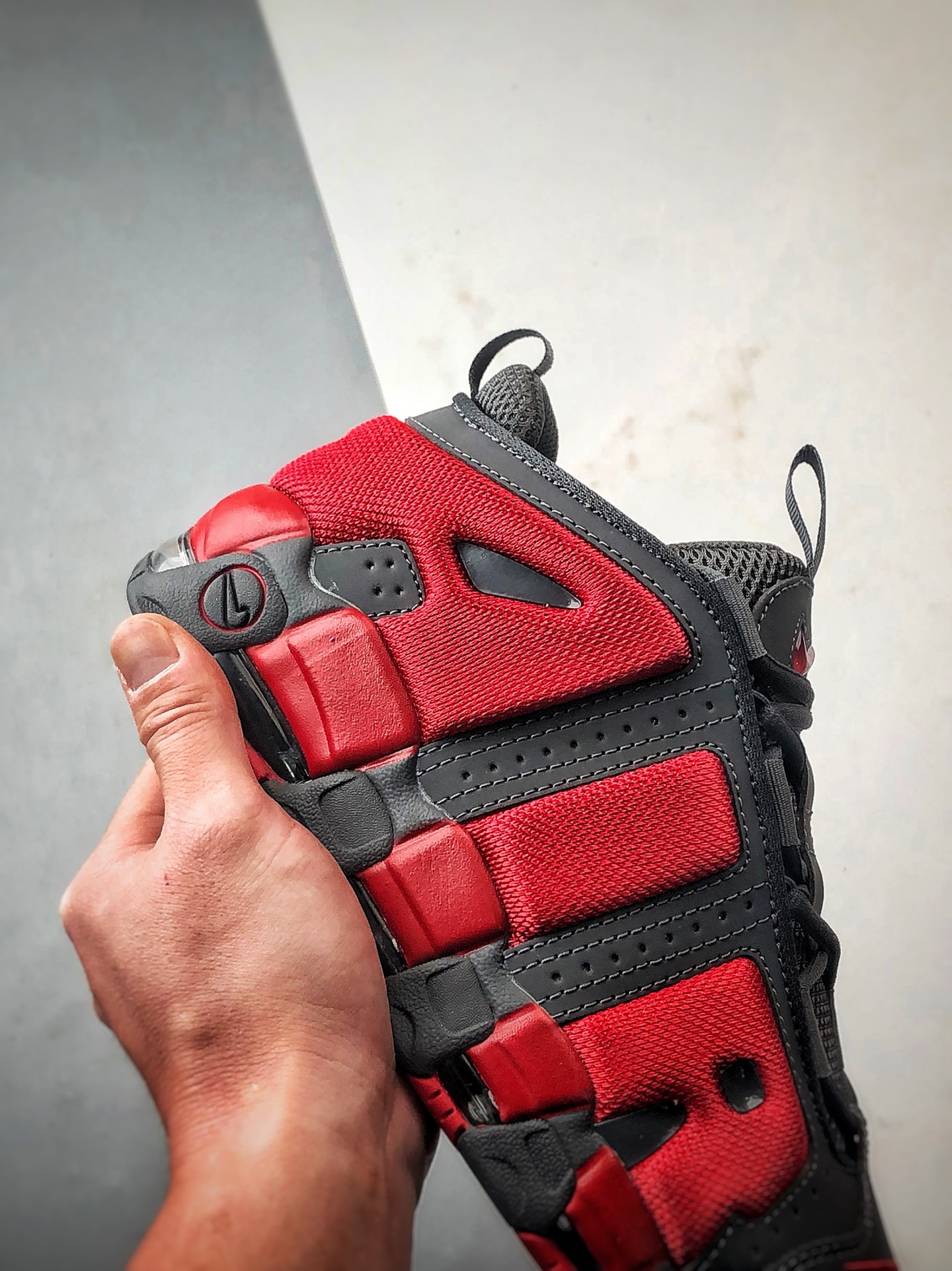 NK Air More Uptempo Low 深灰红  FZ3055-002