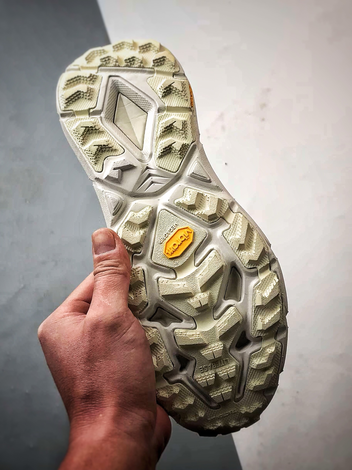Satisfy x Hoka One One Mafate Speed 4 米白 玛法特低帮轻量户外运动鞋  1157050-BONE