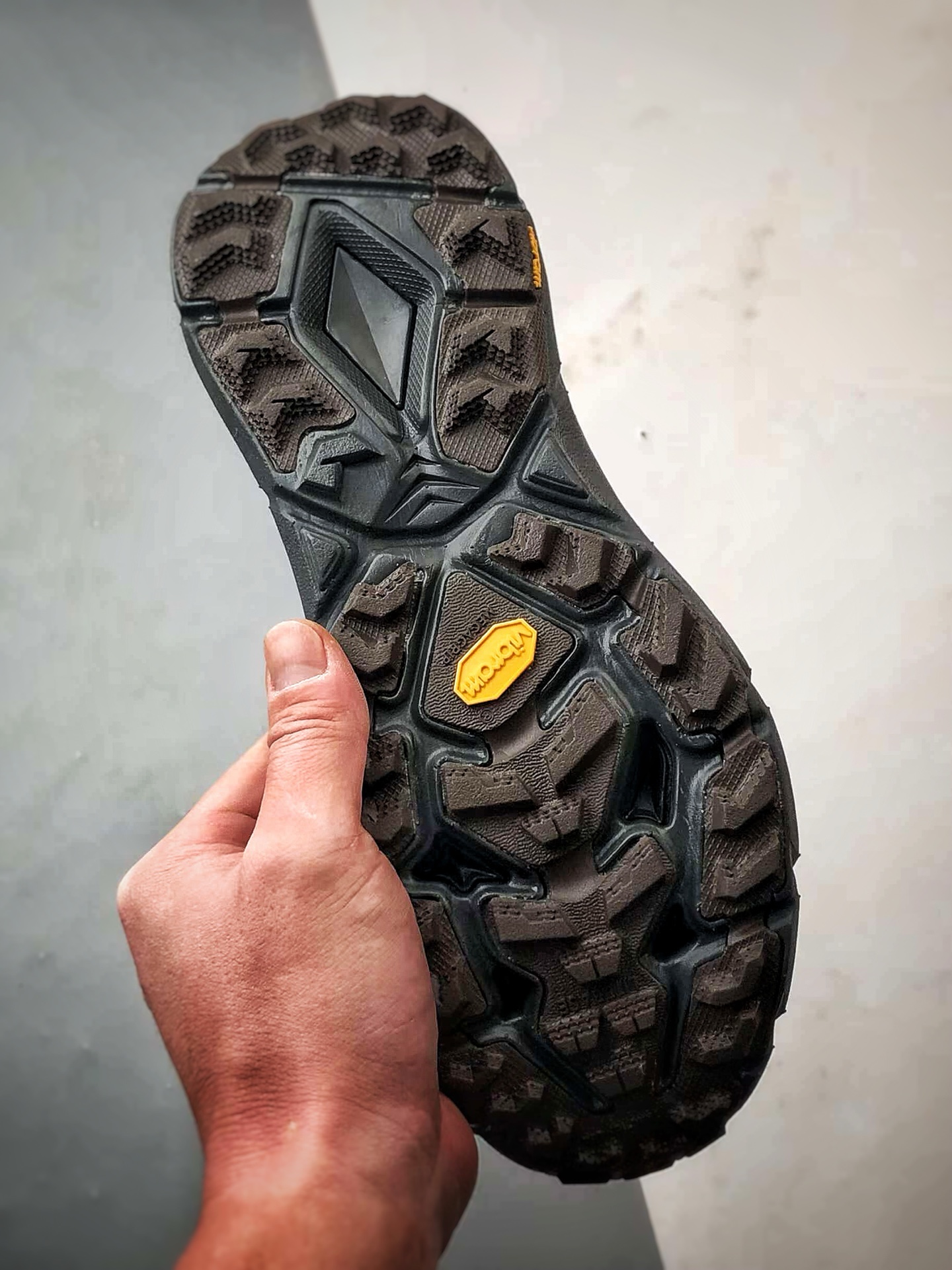 Satisfy x Hoka One One Mafate Speed 4 黑棕 玛法特低帮轻量户外运动鞋  1157050-COFF