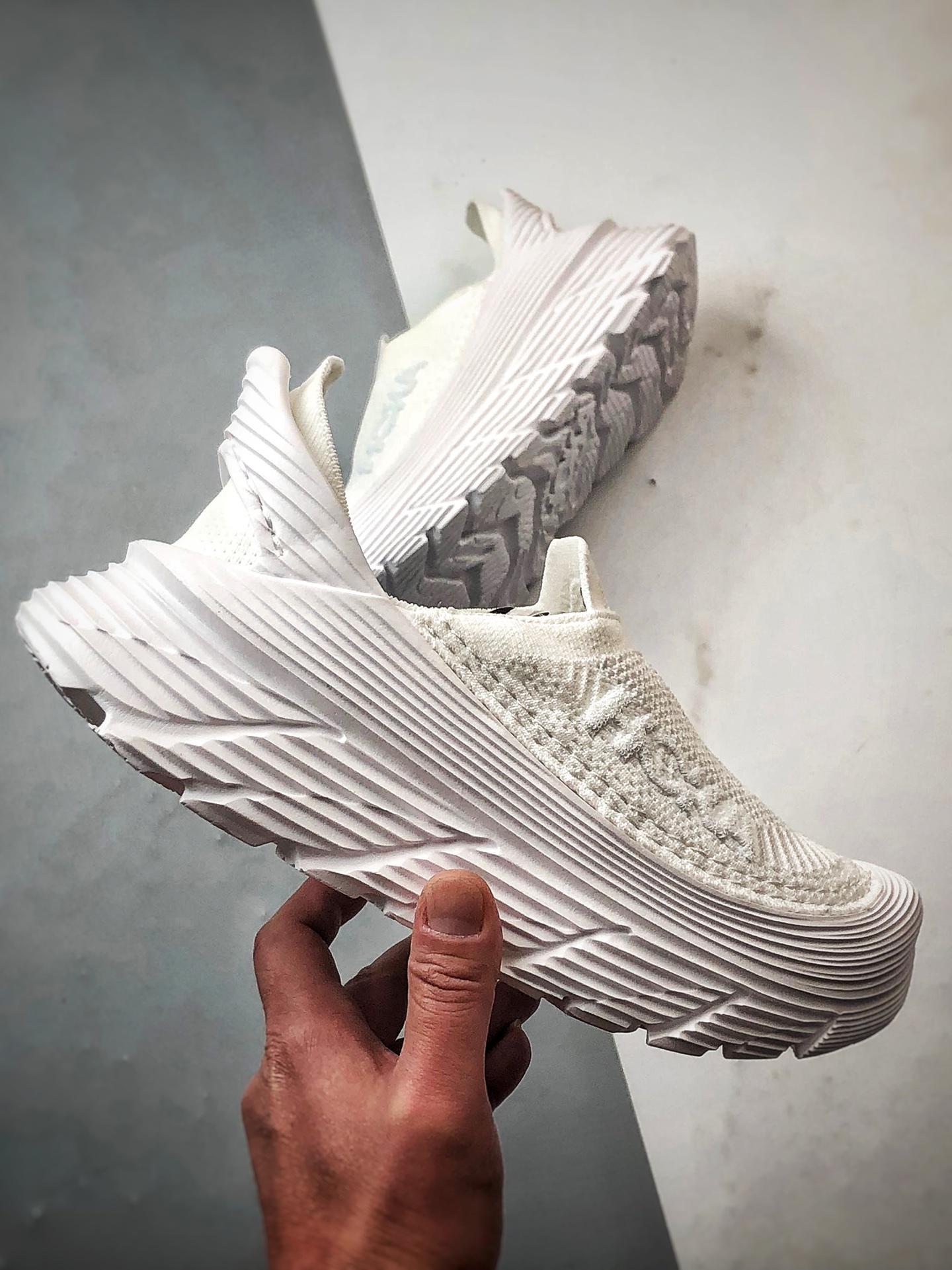 Hoka One One Restore TC 白色 一脚蹬潮流徒步舒适缓震运动鞋 1134532-RAWW