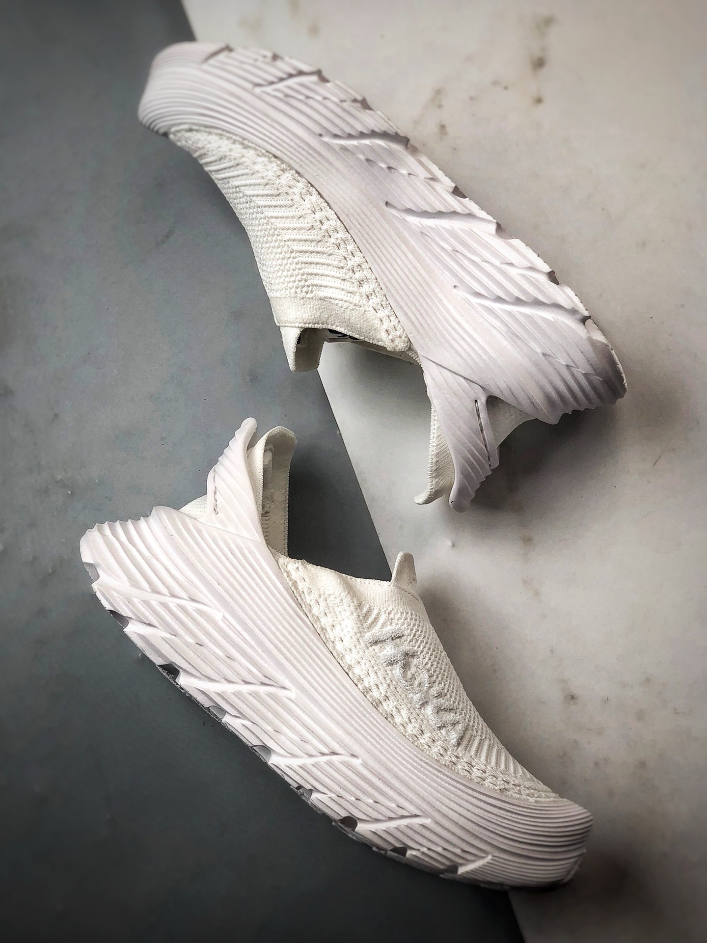 Hoka One One Restore TC 白色 一脚蹬潮流徒步舒适缓震运动鞋 1134532-RAWW