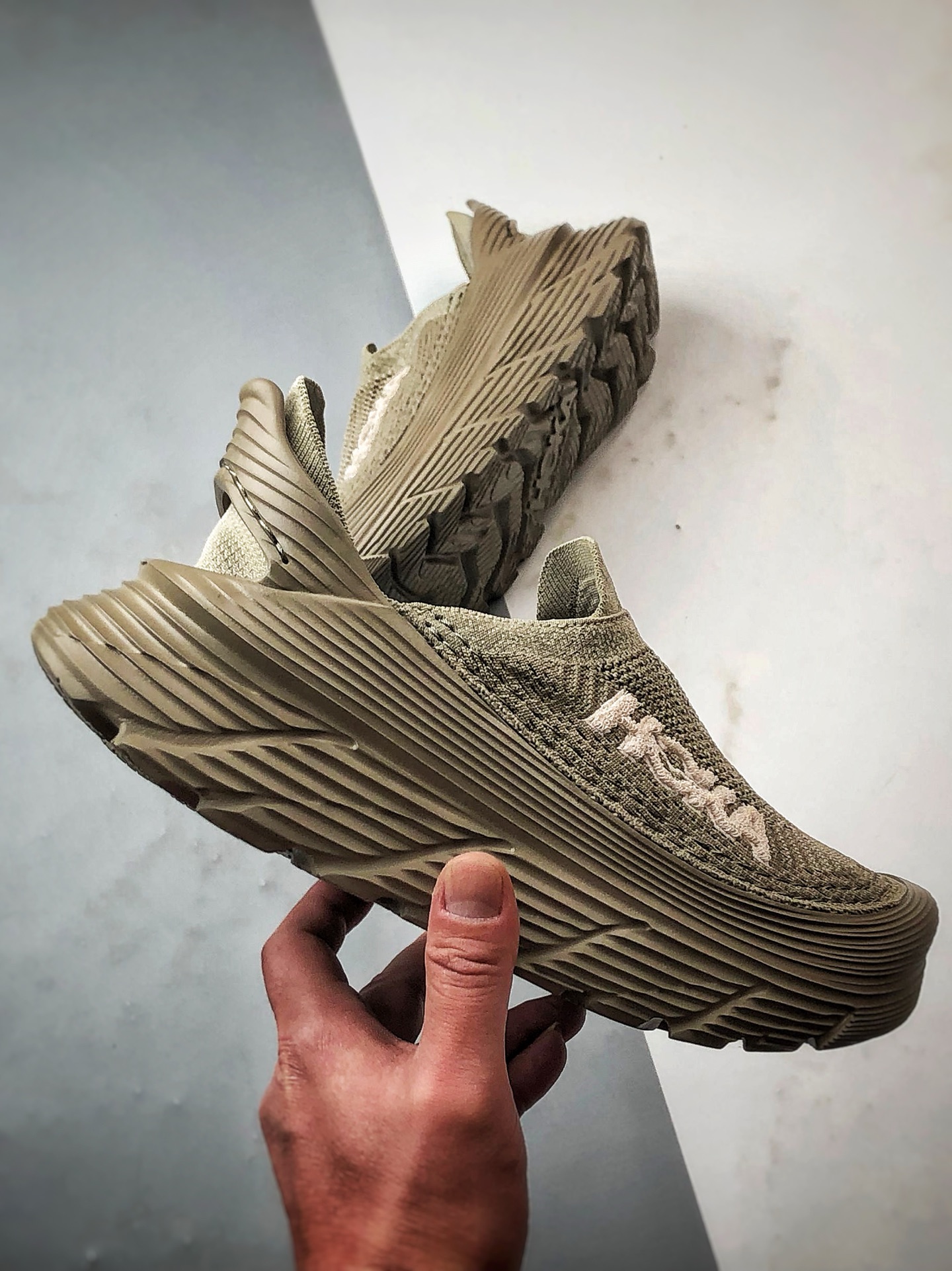 Hoka One One Restore TC 沙色 一脚蹬潮流徒步舒适缓震运动鞋  1134532-DOTN