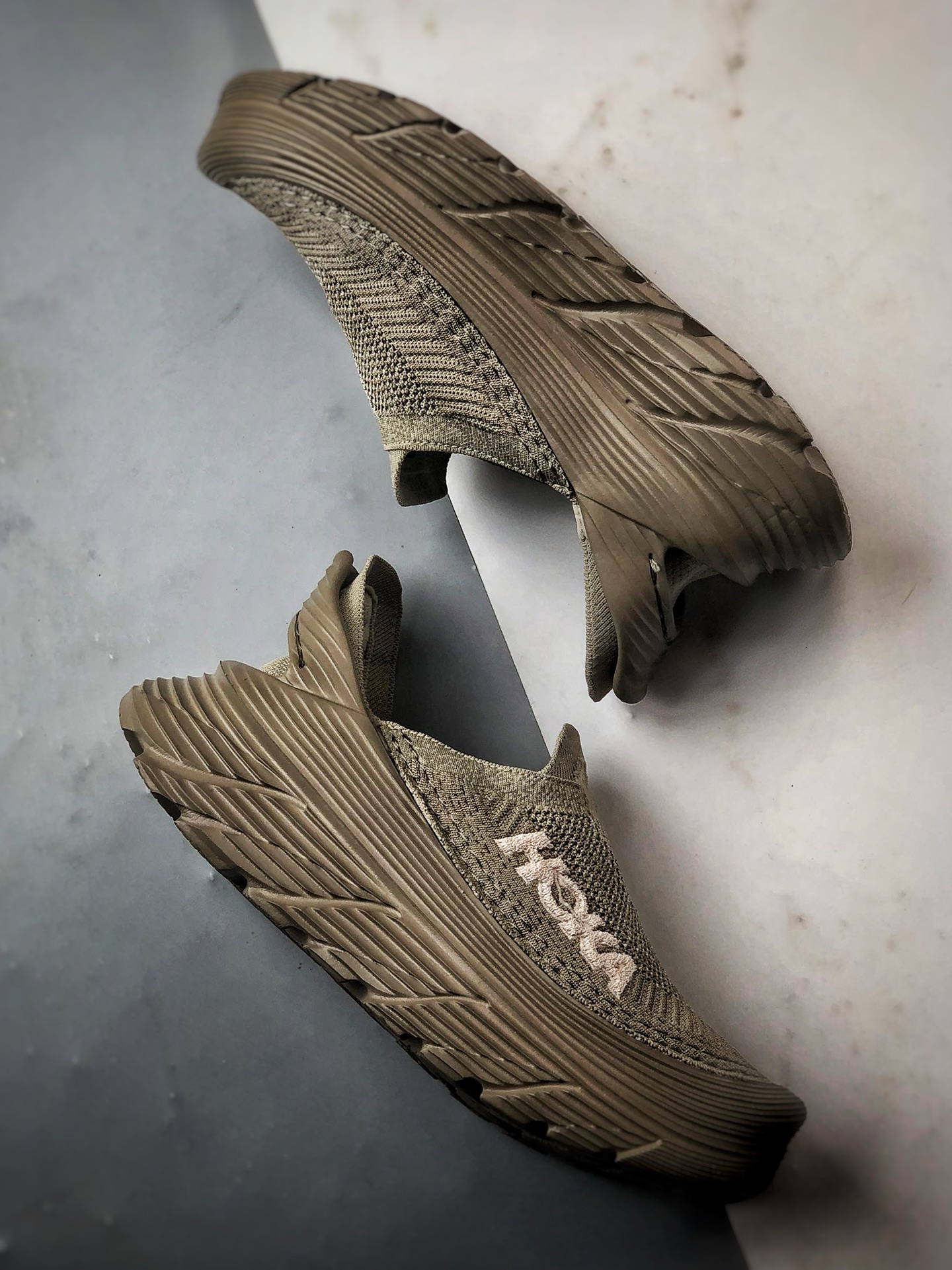 Hoka One One Restore TC 沙色 一脚蹬潮流徒步舒适缓震运动鞋  1134532-DOTN