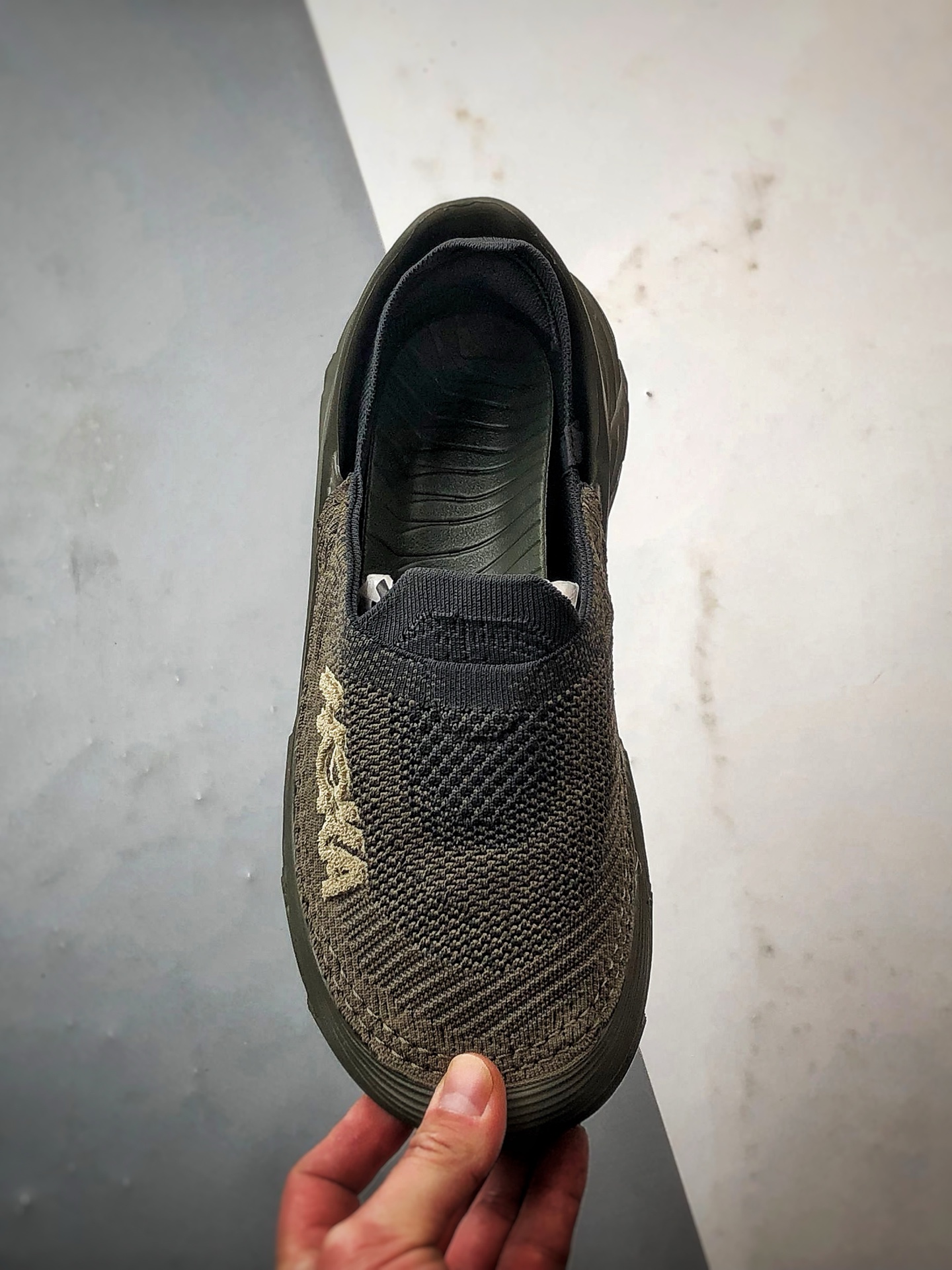 Hoka One One Restore TC 深橄榄色 一脚蹬潮流徒步舒适缓震运动鞋  1134532-DOB