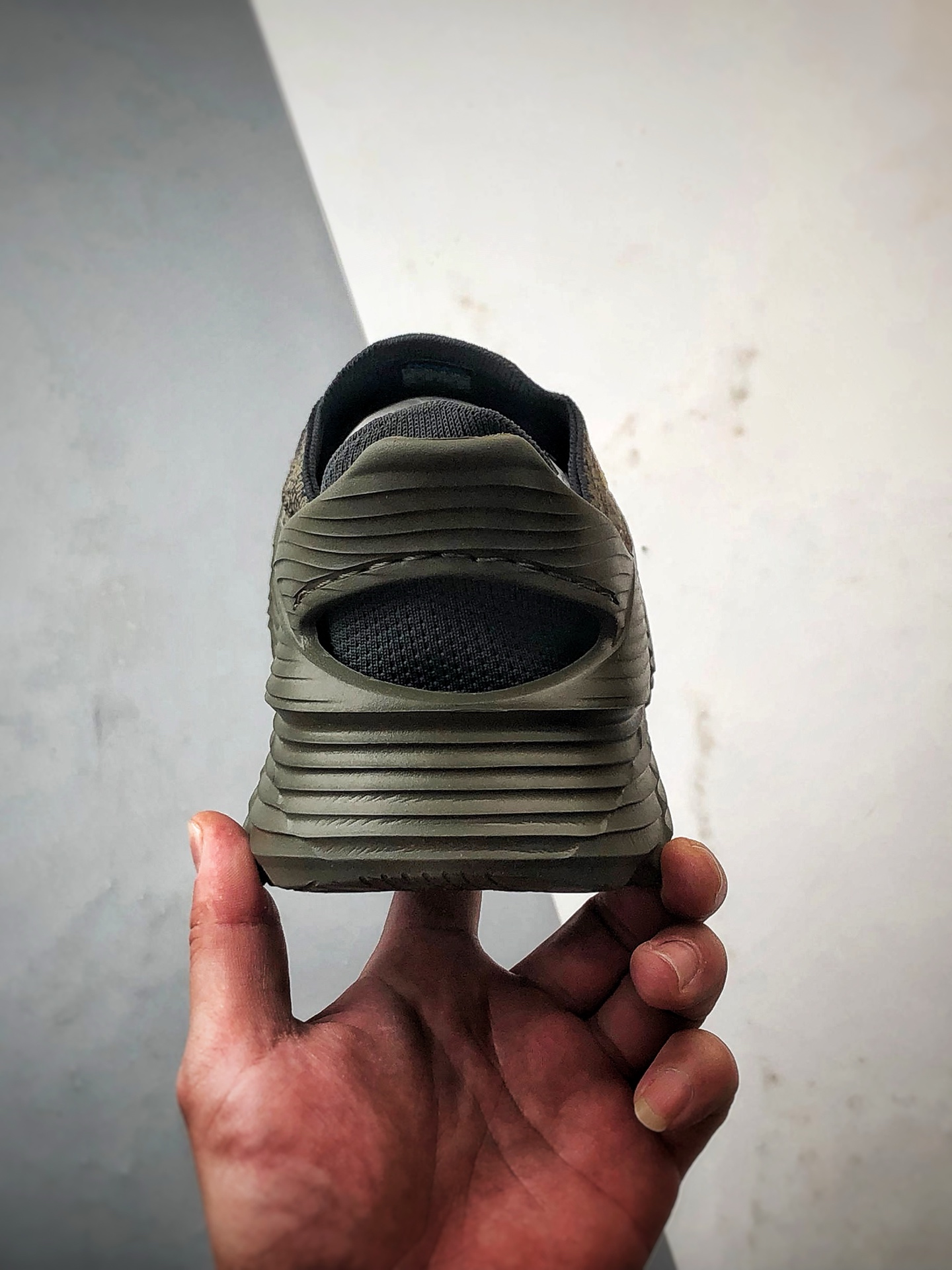 Hoka One One Restore TC 深橄榄色 一脚蹬潮流徒步舒适缓震运动鞋  1134532-DOB
