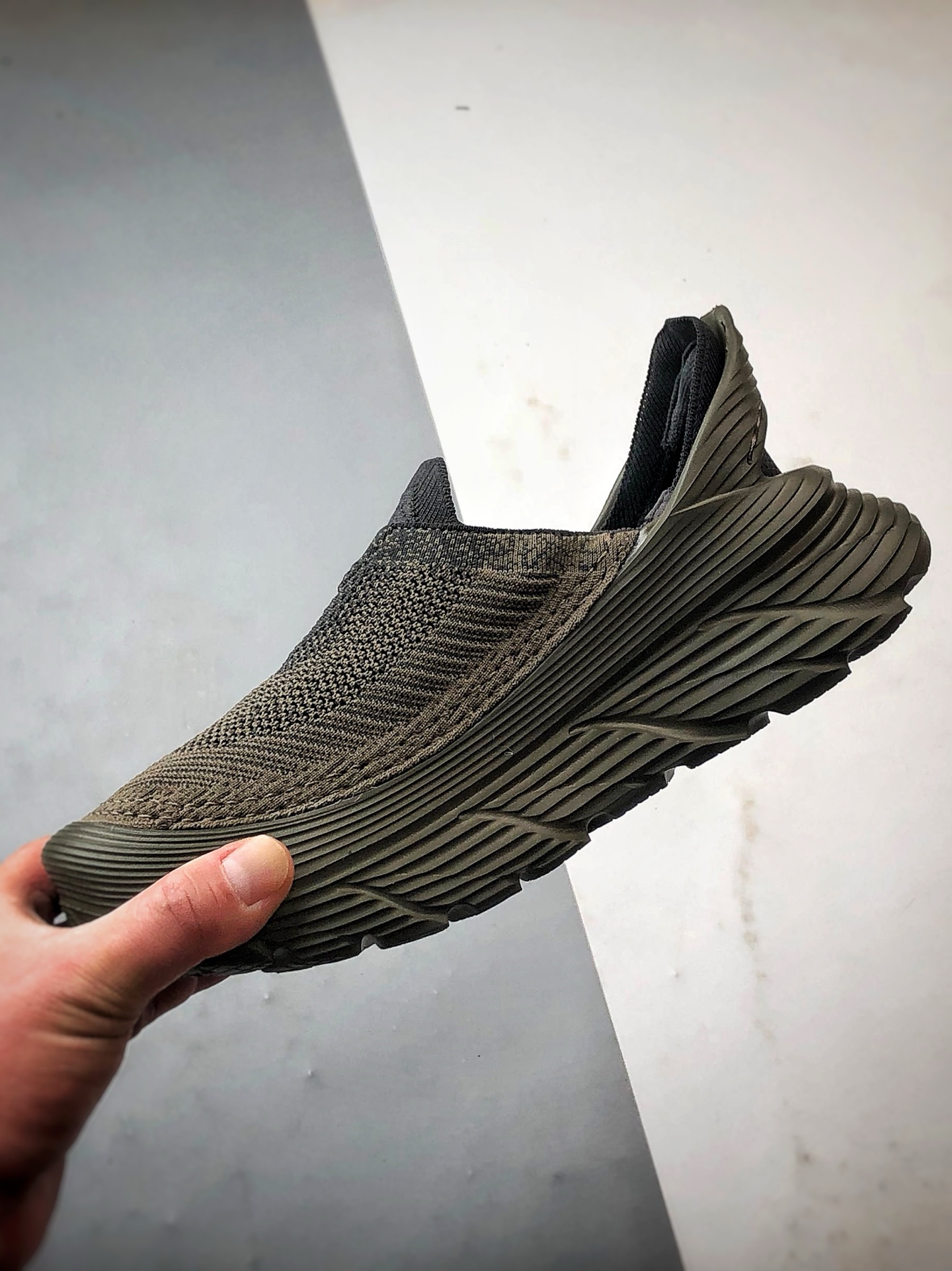 Hoka One One Restore TC 深橄榄色 一脚蹬潮流徒步舒适缓震运动鞋  1134532-DOB