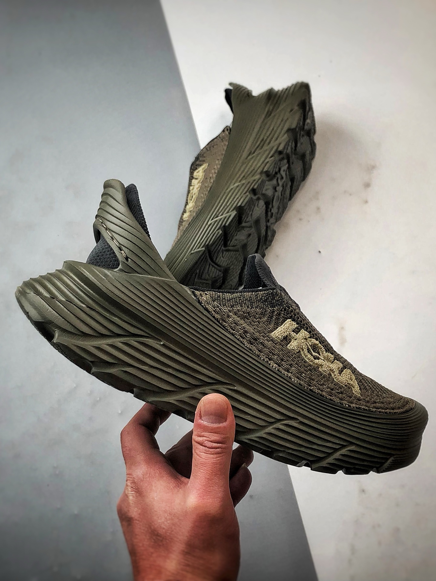 Hoka One One Restore TC 深橄榄色 一脚蹬潮流徒步舒适缓震运动鞋  1134532-DOB