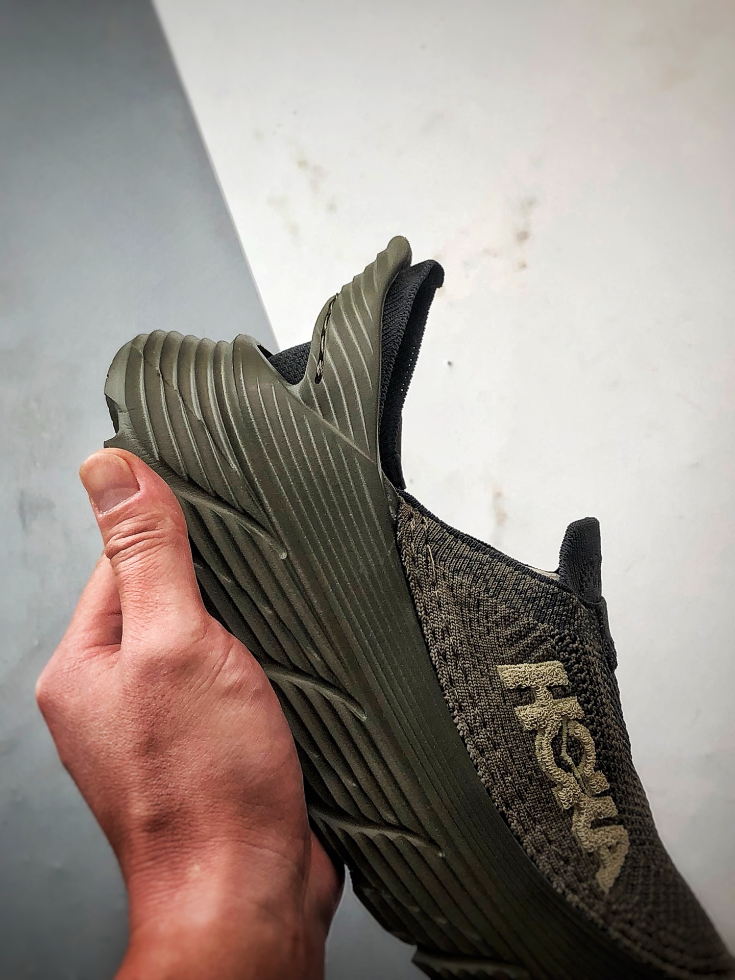 Hoka One One Restore TC 深橄榄色 一脚蹬潮流徒步舒适缓震运动鞋  1134532-DOB