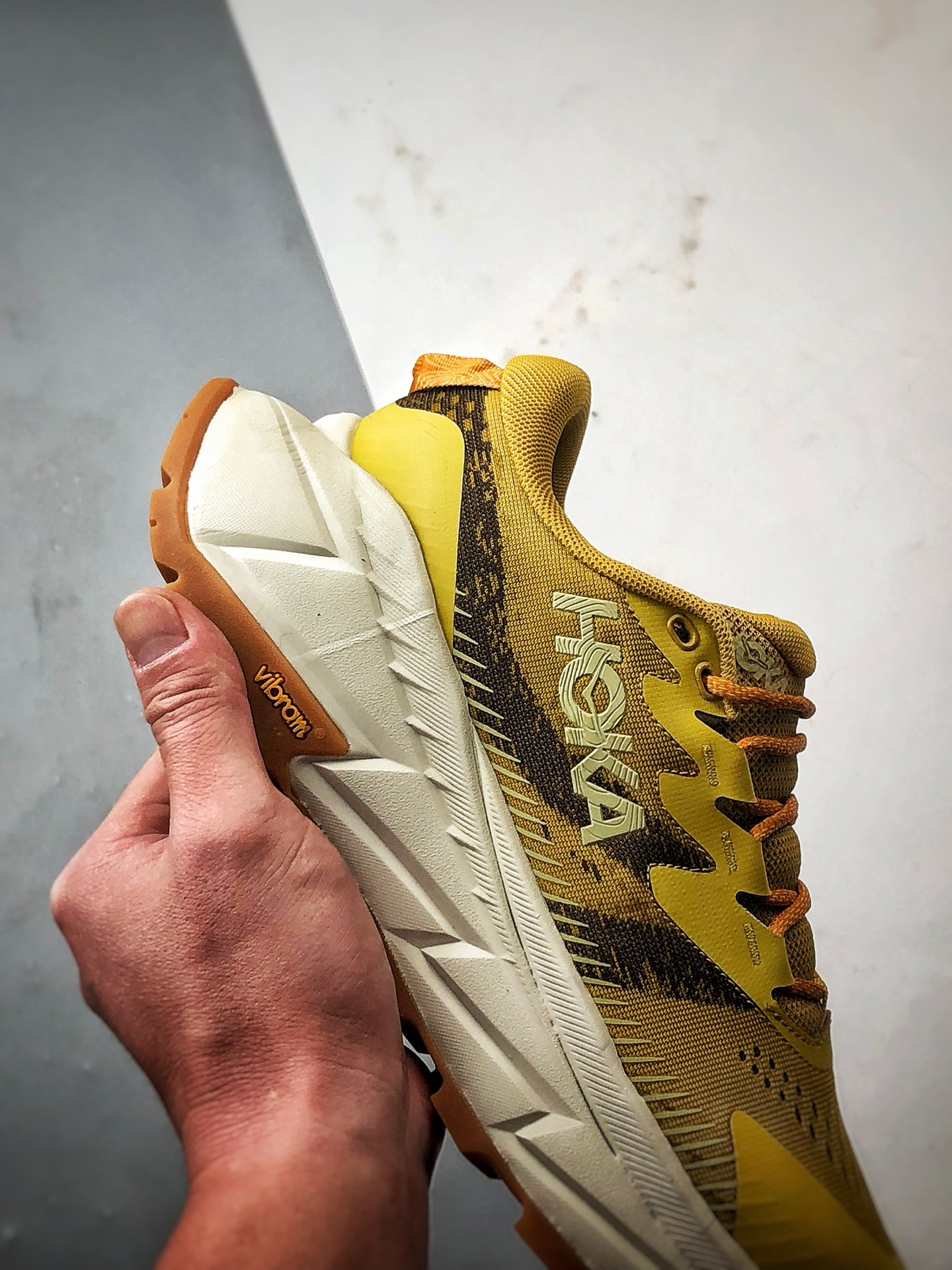 Hoka One One Skyline-Float X 棕黄 天际线户外功能休闲徒步鞋  1153350-GLDO