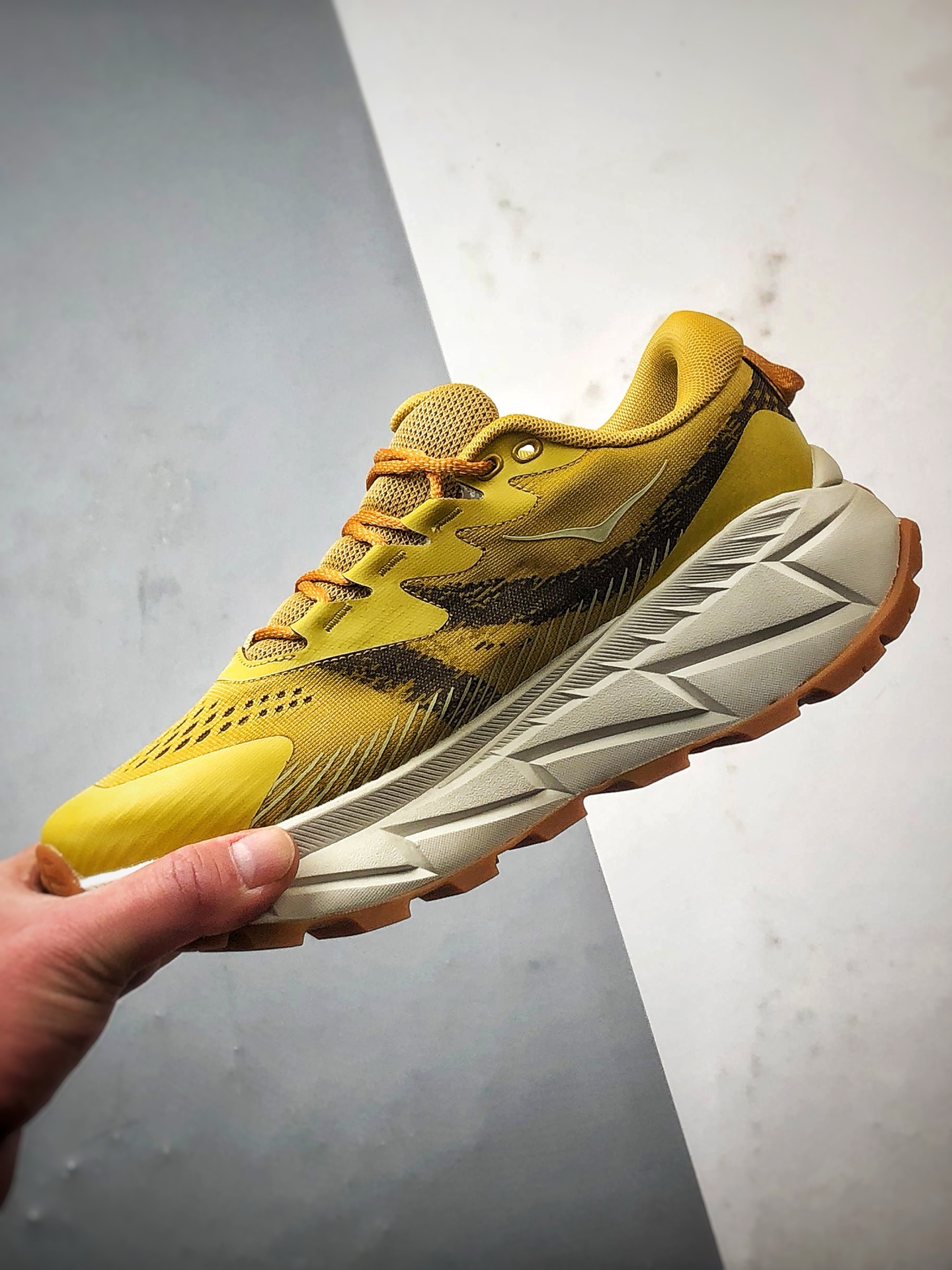 Hoka One One Skyline-Float X 棕黄 天际线户外功能休闲徒步鞋  1153350-GLDO