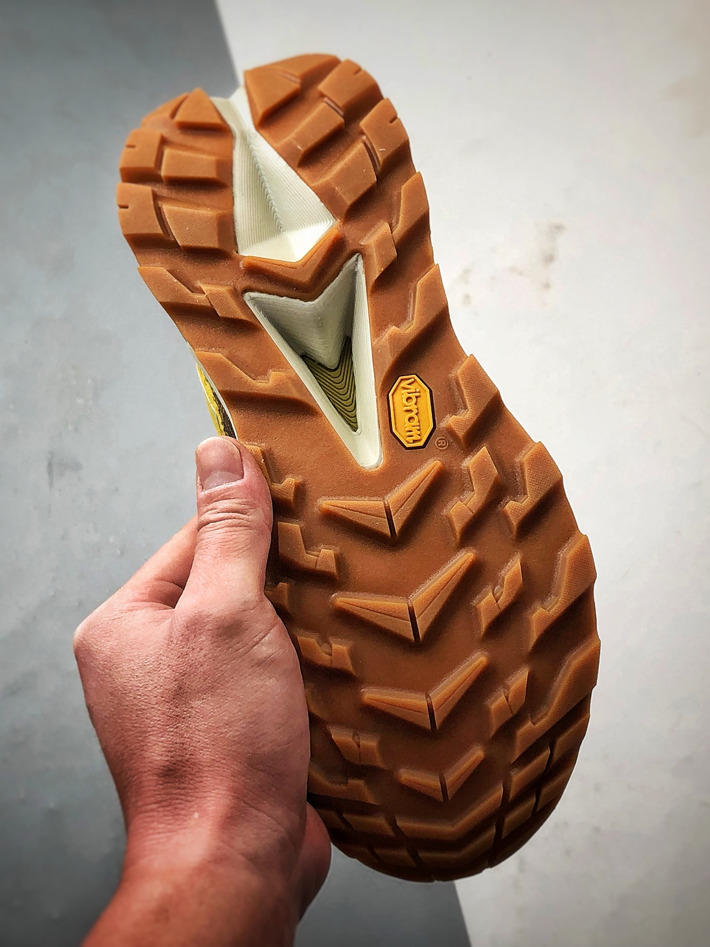 Hoka One One Skyline-Float X 棕黄 天际线户外功能休闲徒步鞋  1153350-GLDO