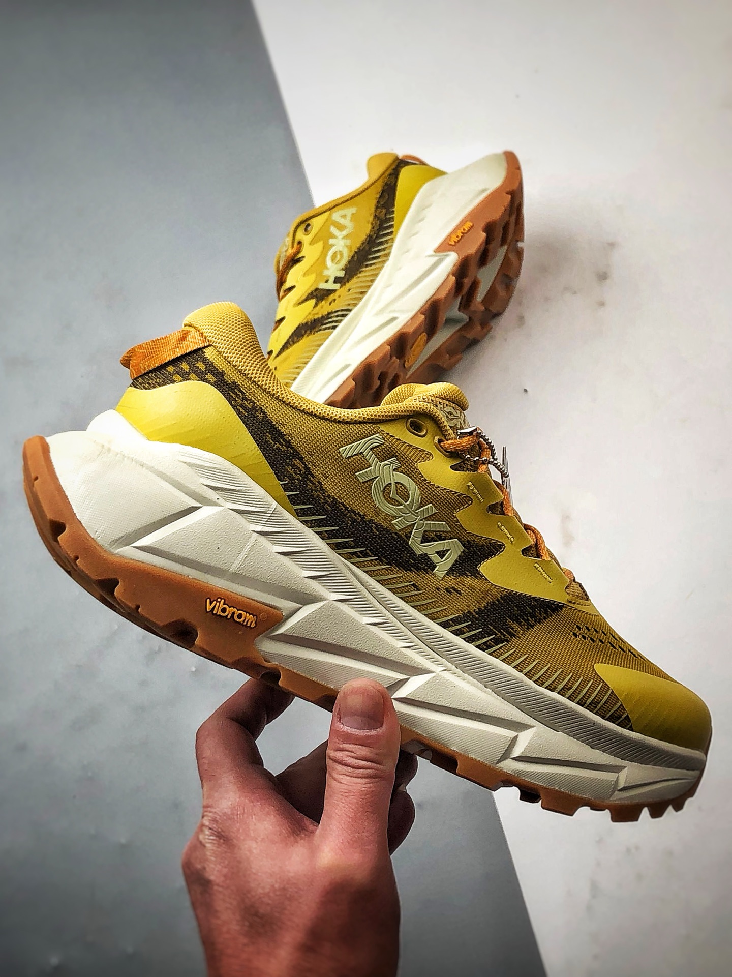 Hoka One One Skyline-Float X 棕黄 天际线户外功能休闲徒步鞋  1153350-GLDO