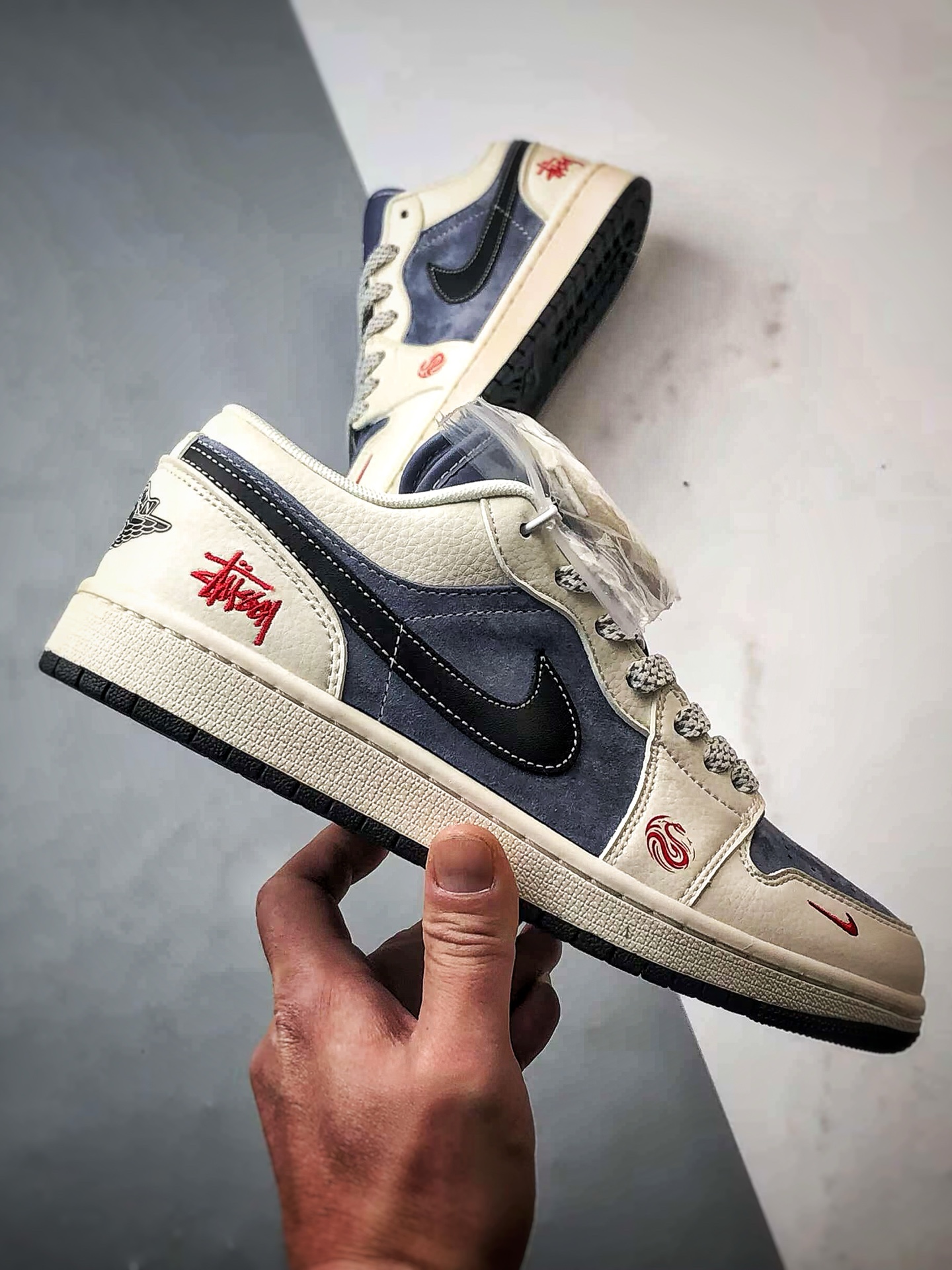 Air Jordan 1 Low OG ”高端定制” 斯图西灰蓝黑钩  XX3318-517