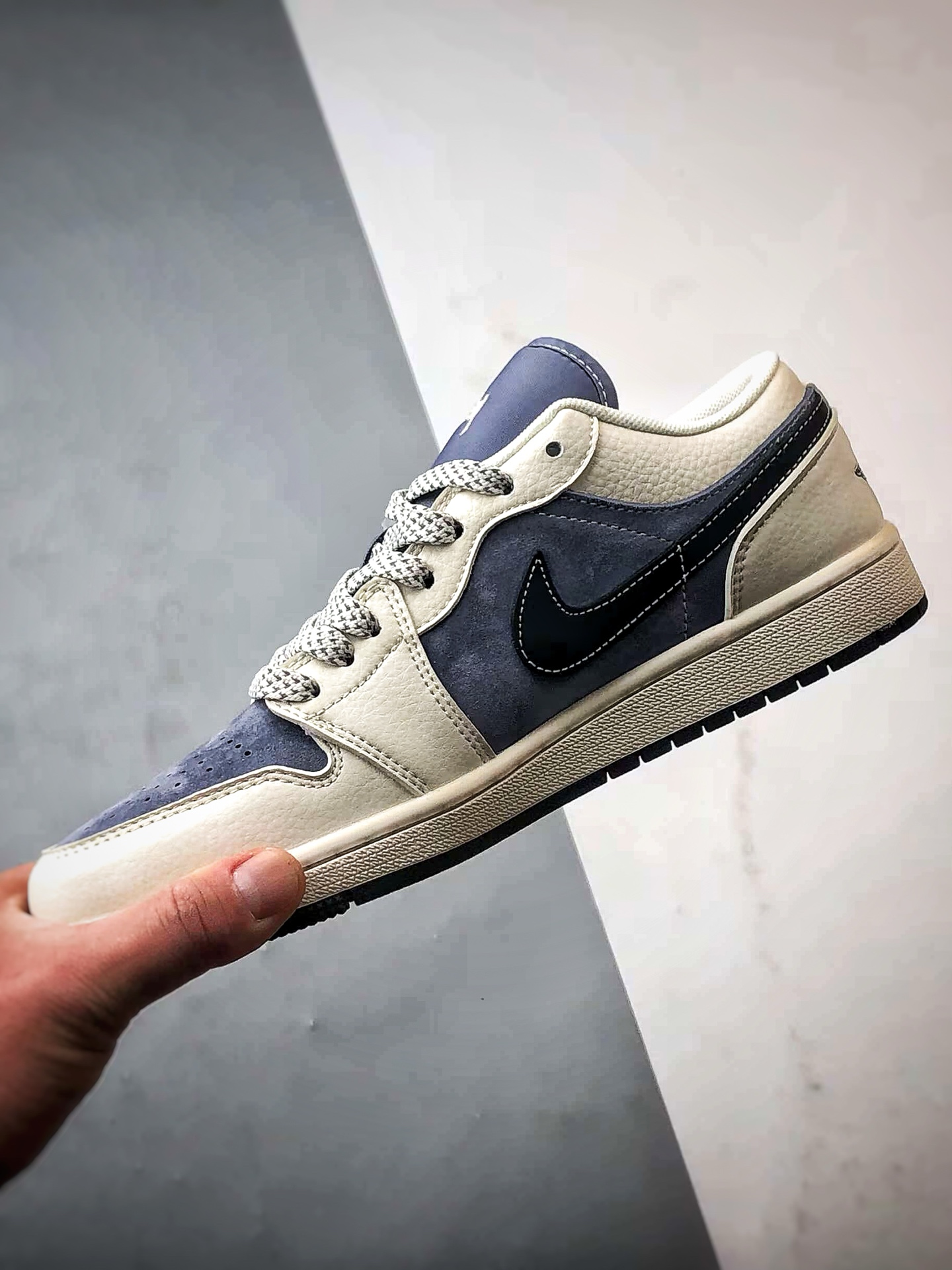 Air Jordan 1 Low OG ”高端定制” 斯图西灰蓝黑钩  XX3318-517