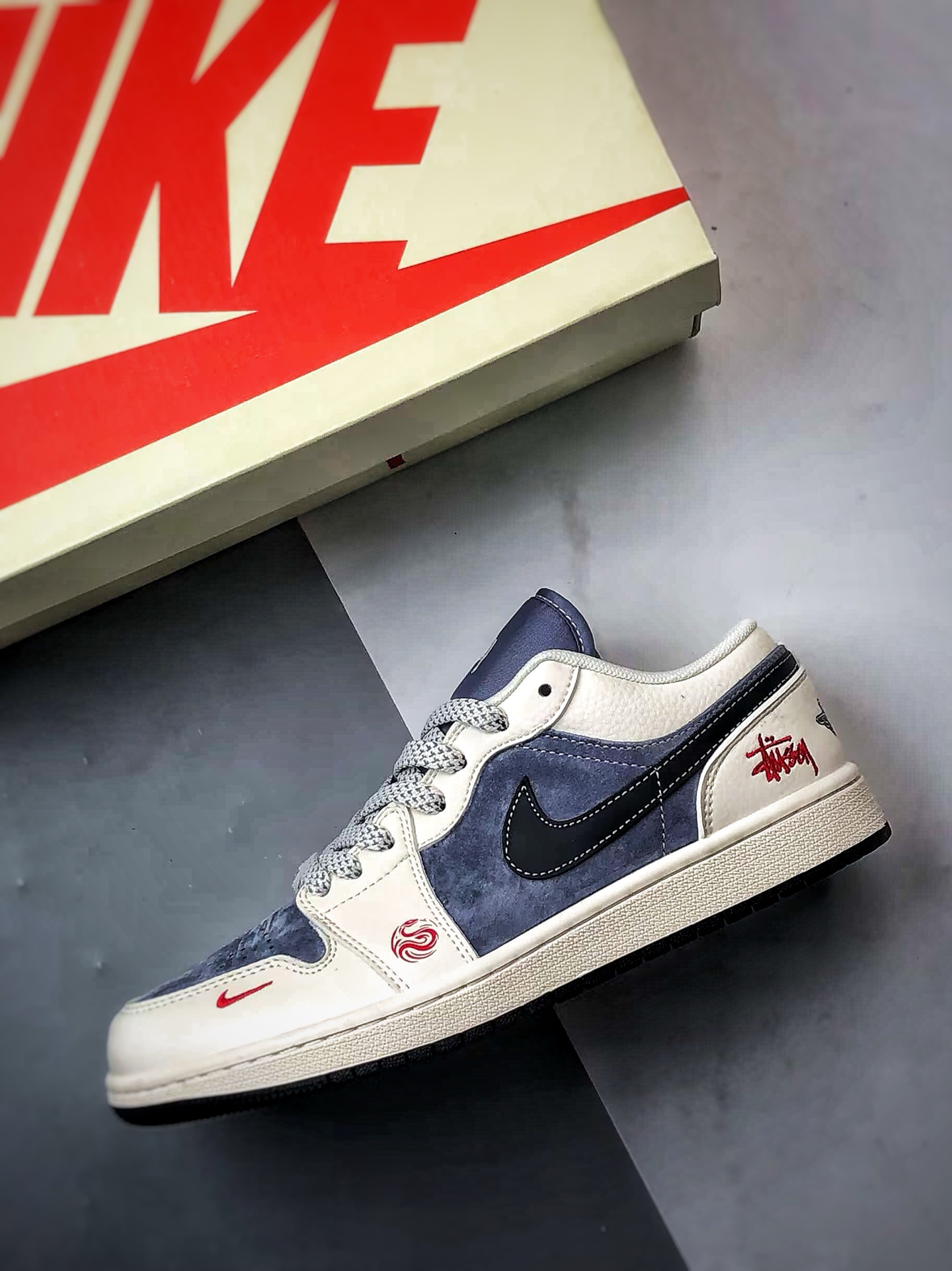 Air Jordan 1 Low OG ”高端定制” 斯图西灰蓝黑钩  XX3318-517