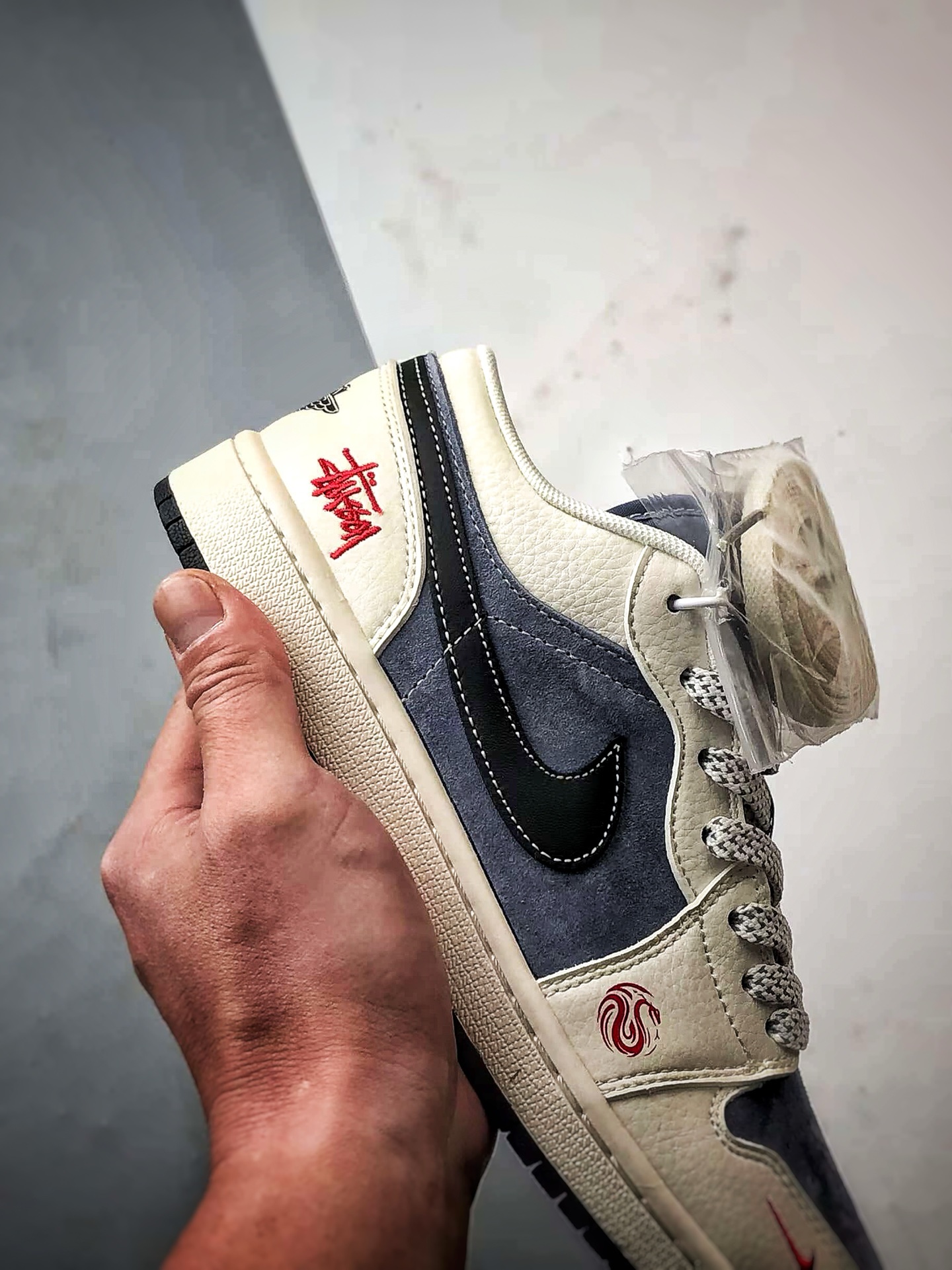 Air Jordan 1 Low OG ”高端定制” 斯图西灰蓝黑钩  XX3318-517