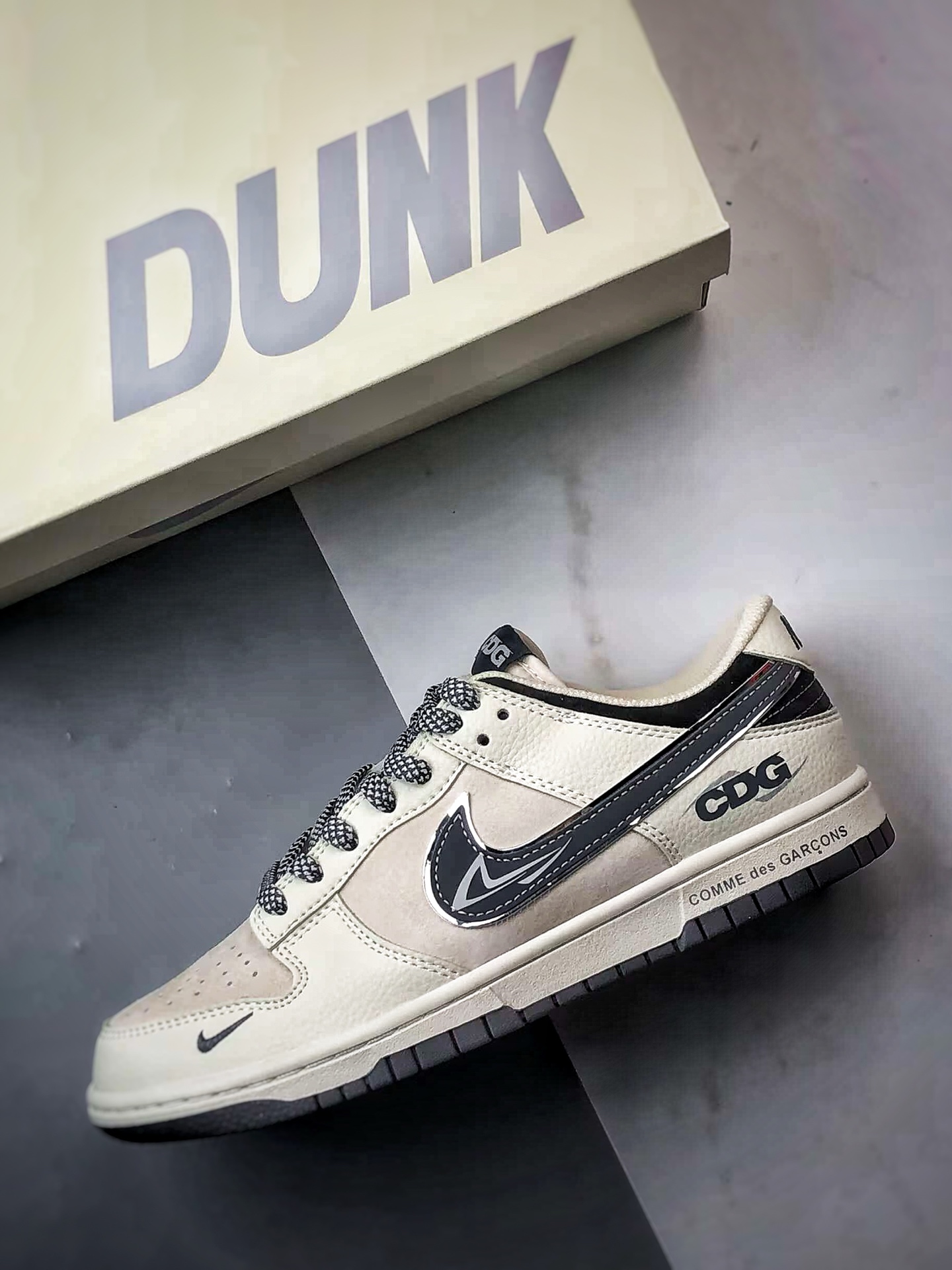 NK Dunk Low Retro ”DIY高端定制” 川久保玲米白深灰反光钩 低帮休闲运动板鞋 DJ2024-134