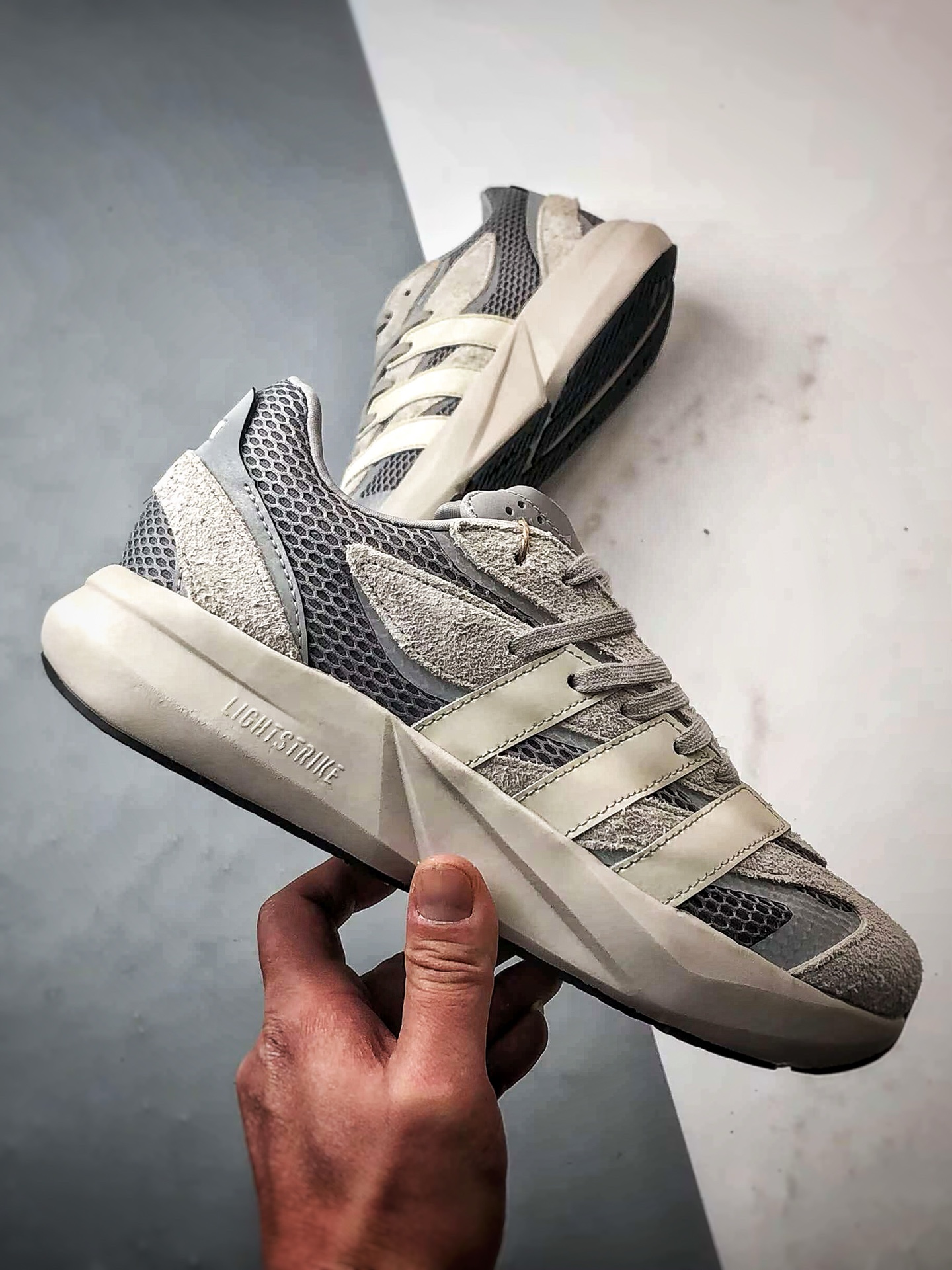 AD Lightblaze 米灰 舒适耐磨减震专业跑步鞋  JQ9973