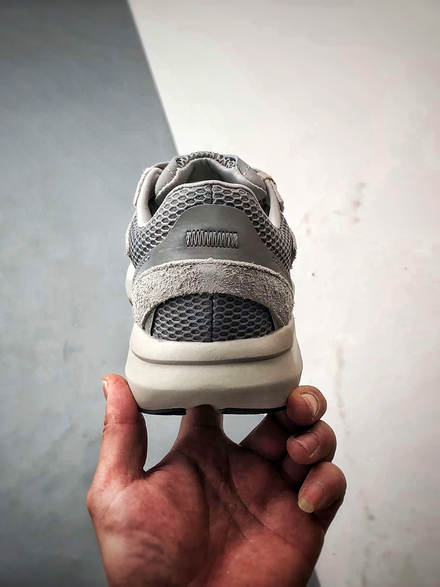 AD Lightblaze 米灰 舒适耐磨减震专业跑步鞋  JQ9973