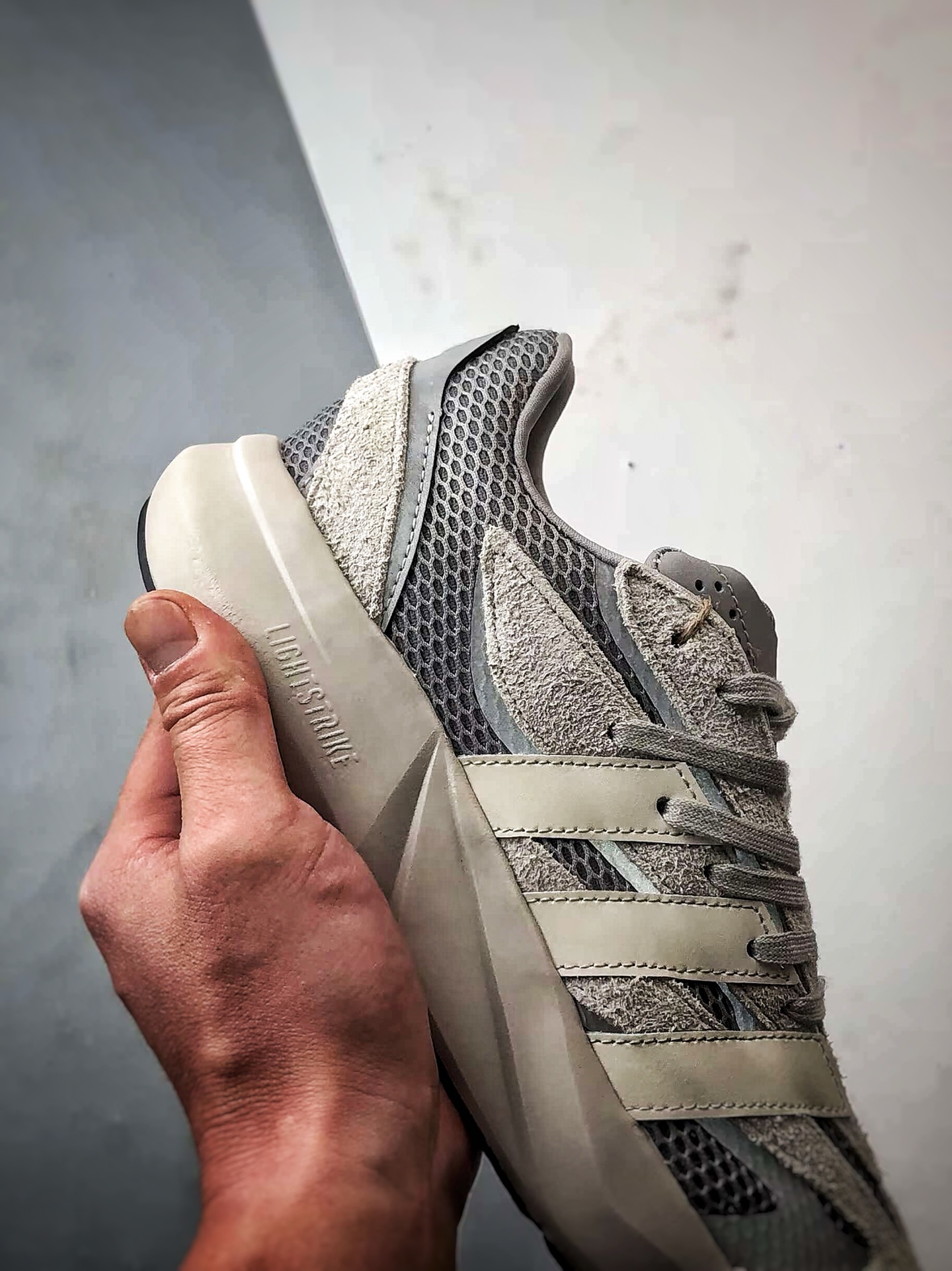 AD Lightblaze 米灰 舒适耐磨减震专业跑步鞋  JQ9973