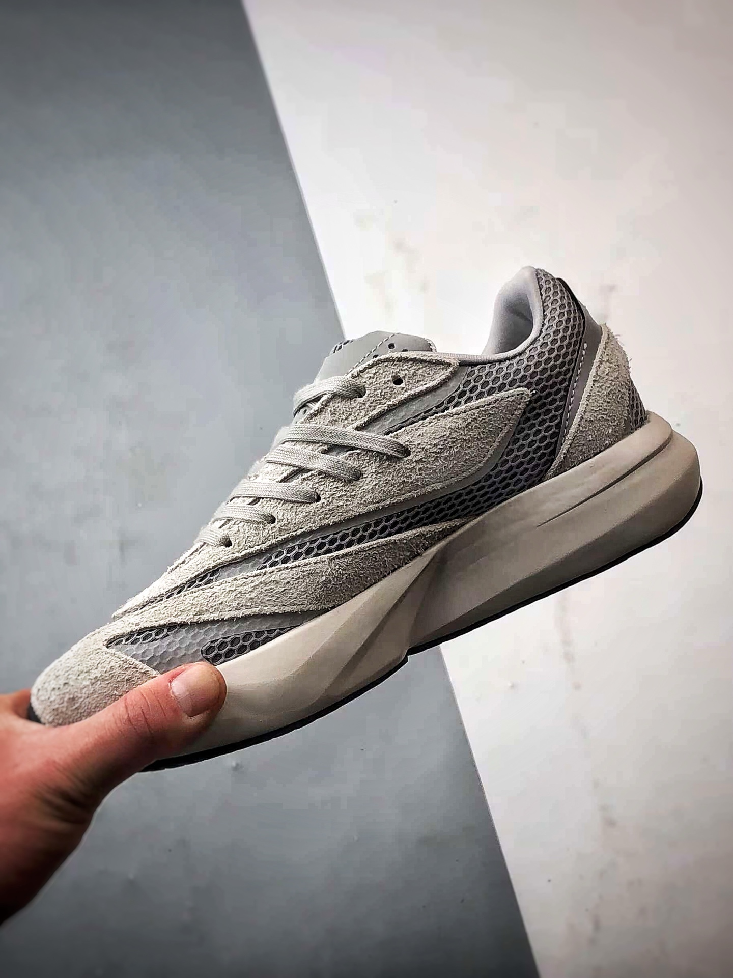 AD Lightblaze 米灰 舒适耐磨减震专业跑步鞋  JQ9973