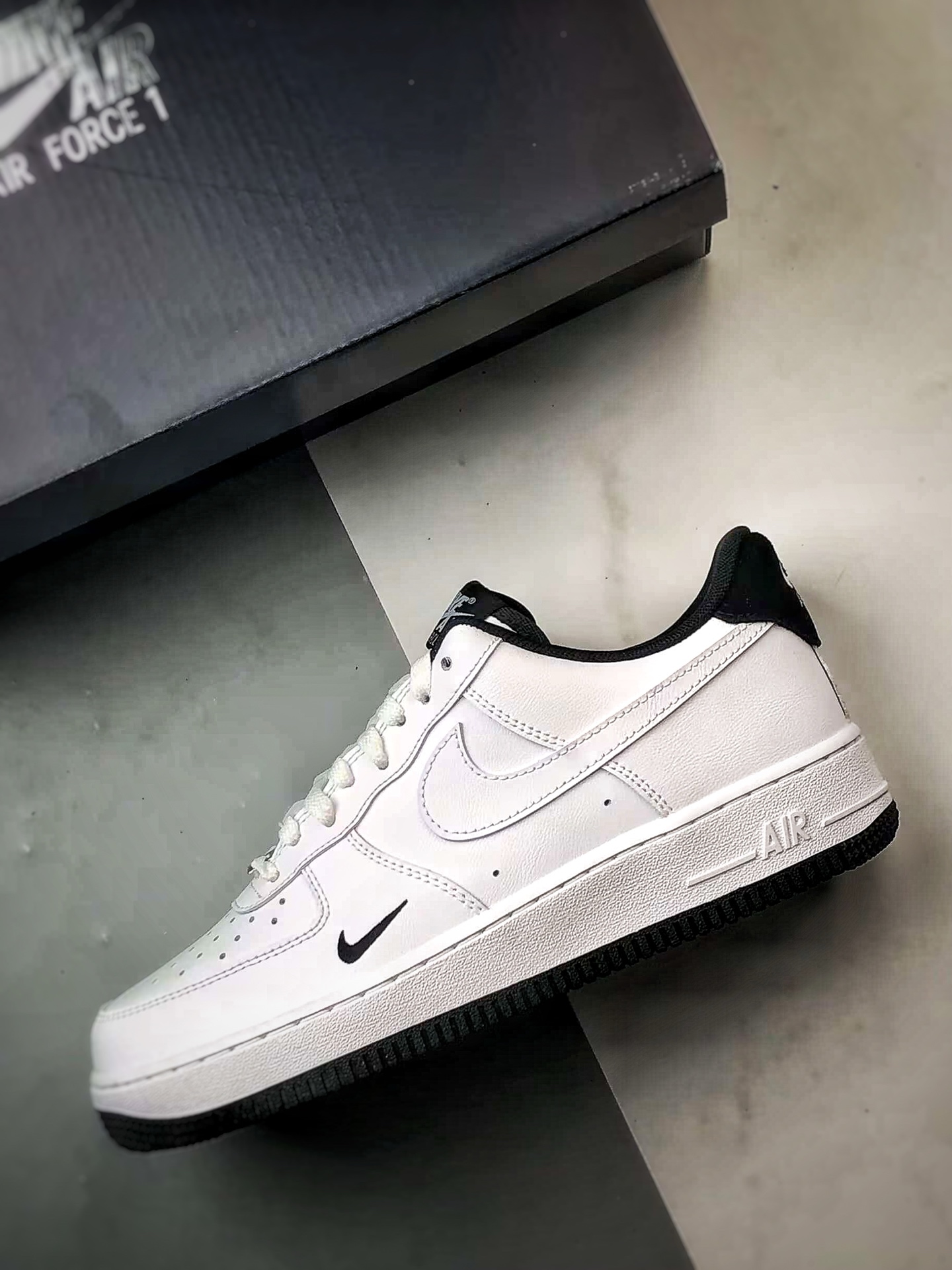Air Force 1 '07 Low 白黑小钩  HM9483-101