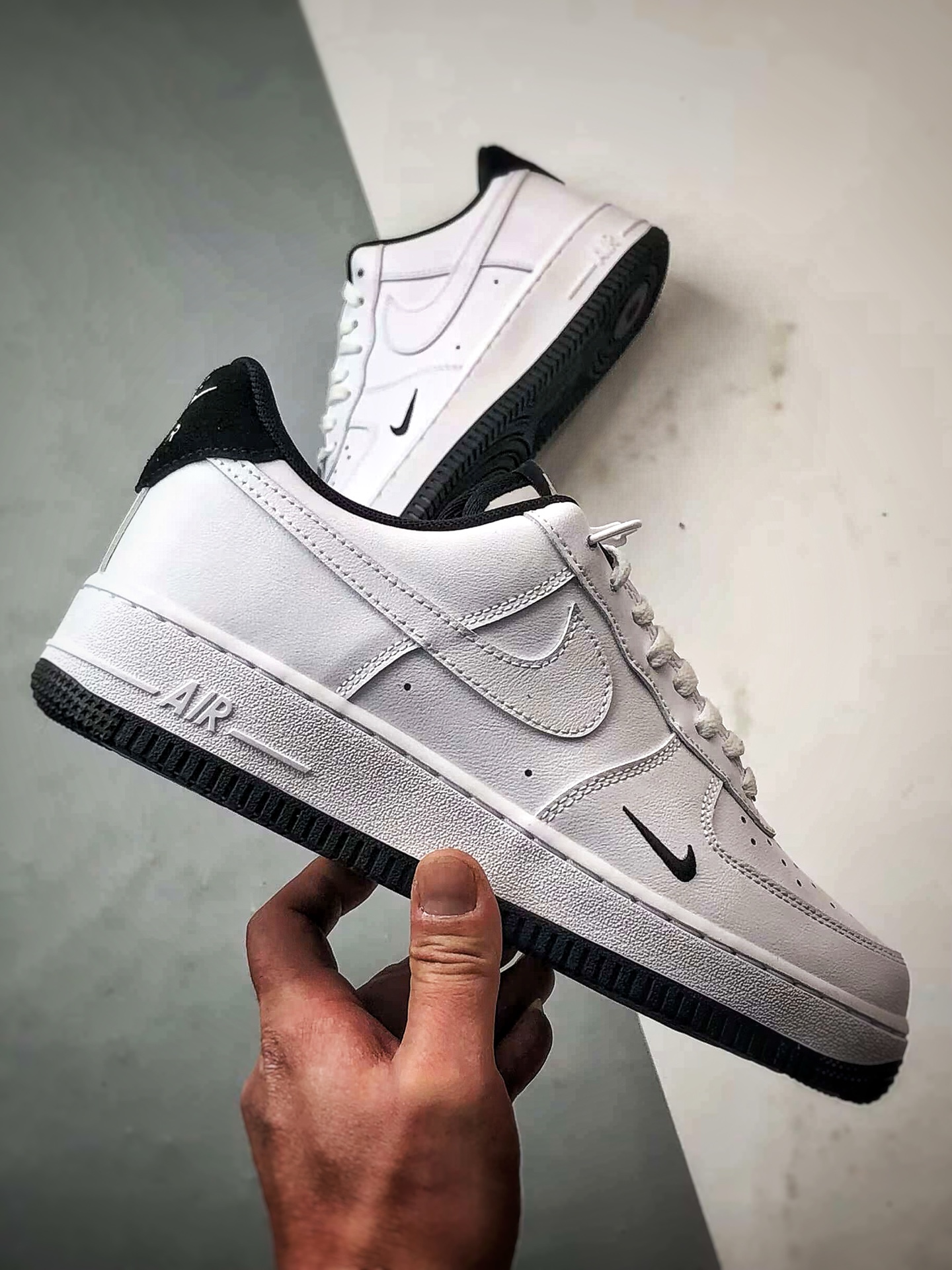 Air Force 1 '07 Low 白黑小钩  HM9483-101