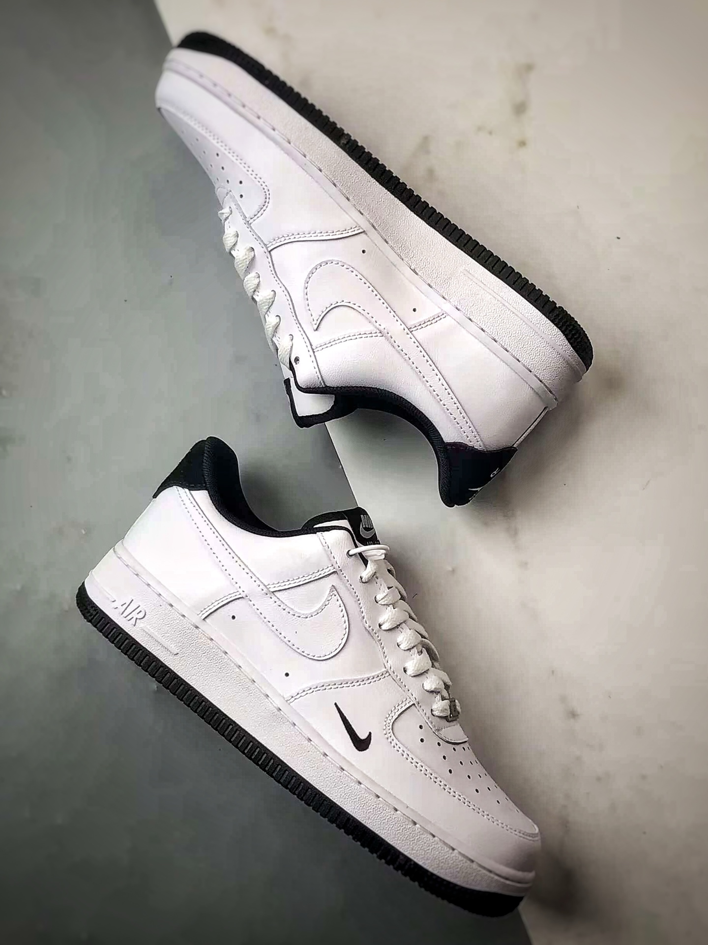 Air Force 1 '07 Low 白黑小钩  HM9483-101