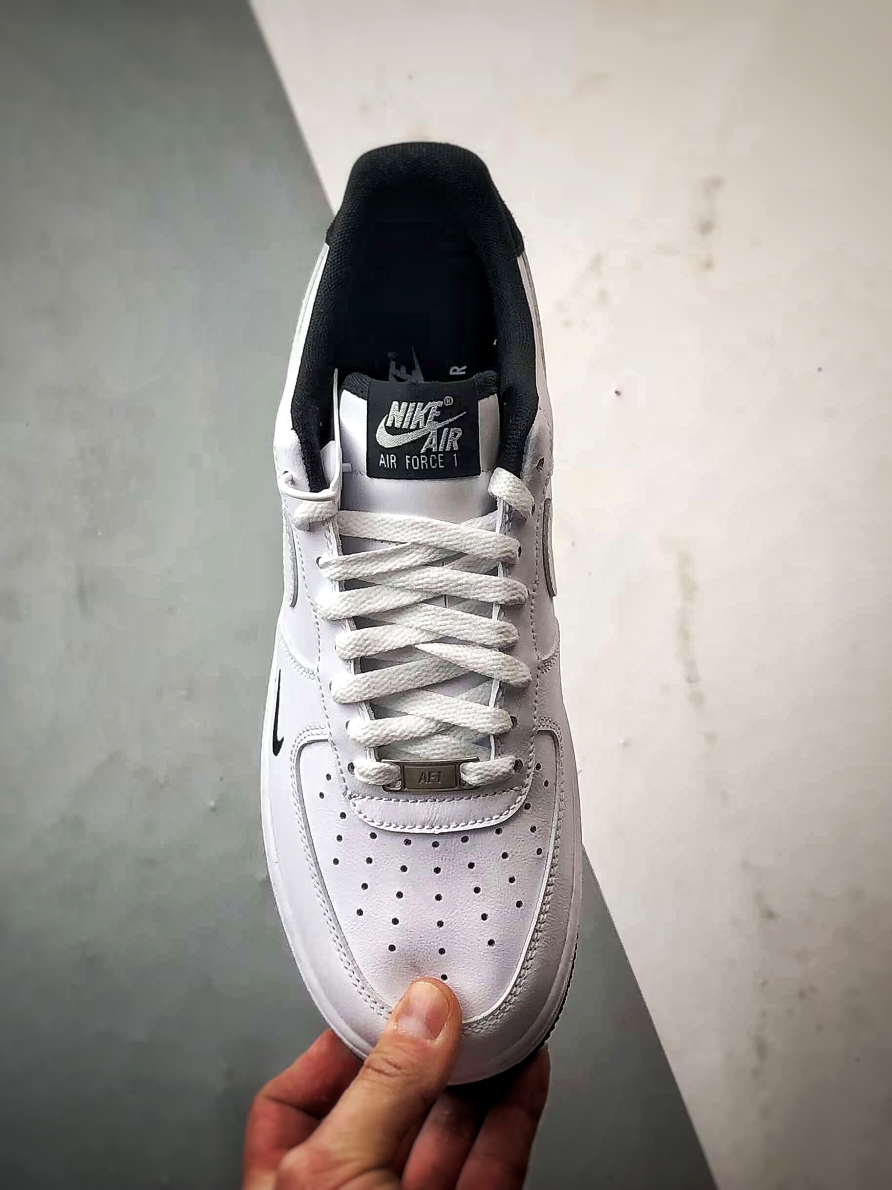 Air Force 1 '07 Low 白黑小钩  HM9483-101
