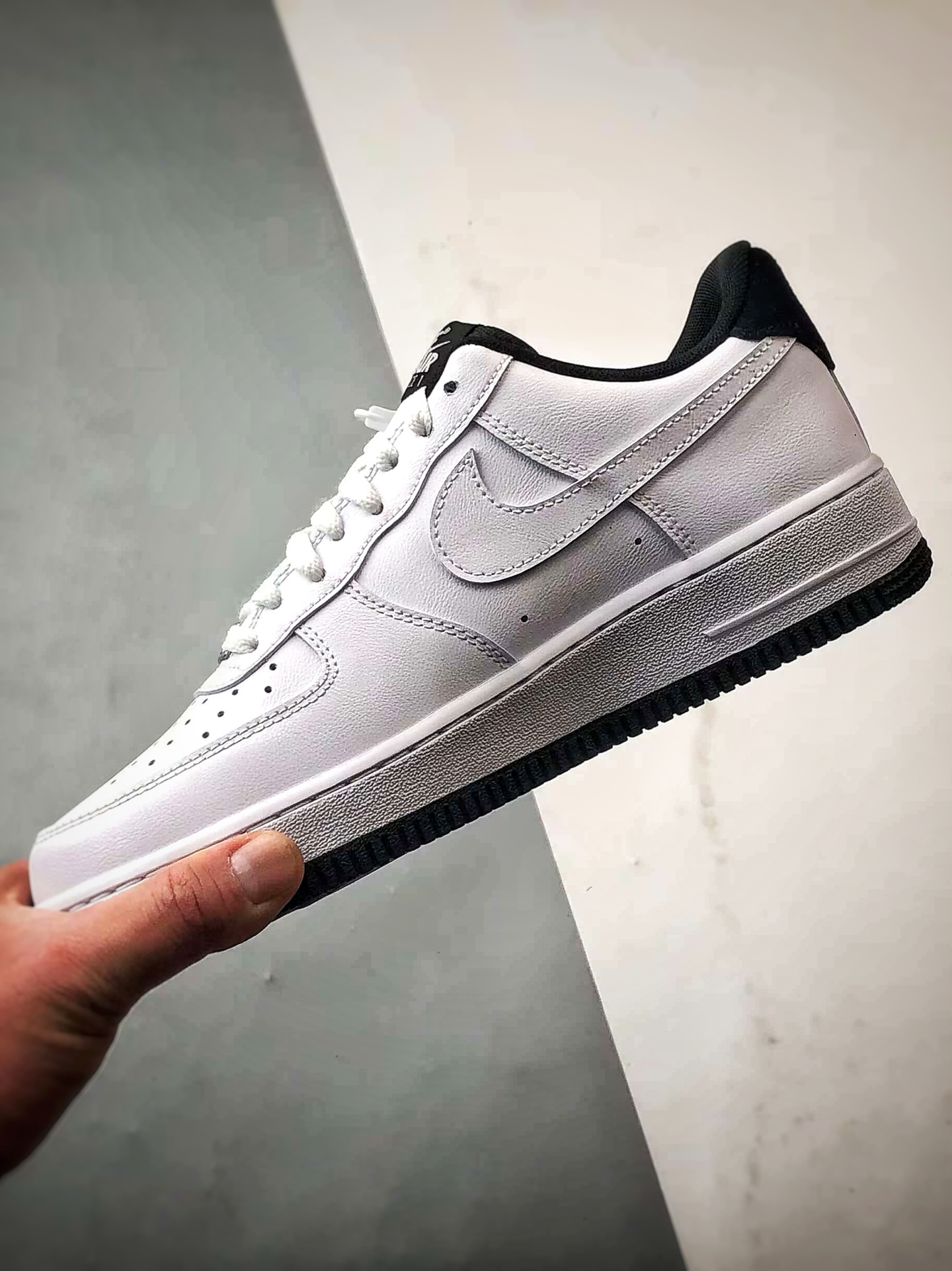 Air Force 1 '07 Low 白黑小钩  HM9483-101