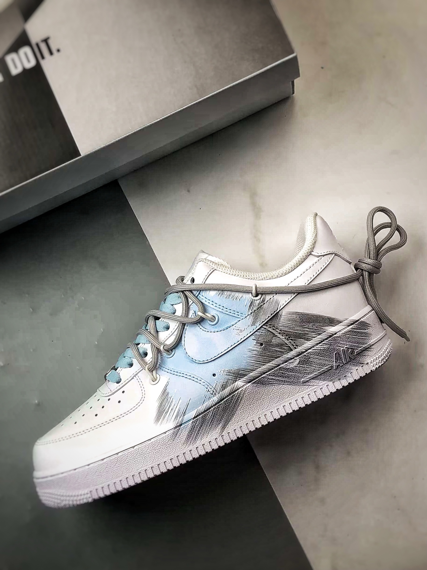 【定制球鞋】Air Force 1 Low 风暴系列 白灰蓝涂鸦解构绑带 经典休闲运动板鞋  YY2024-626