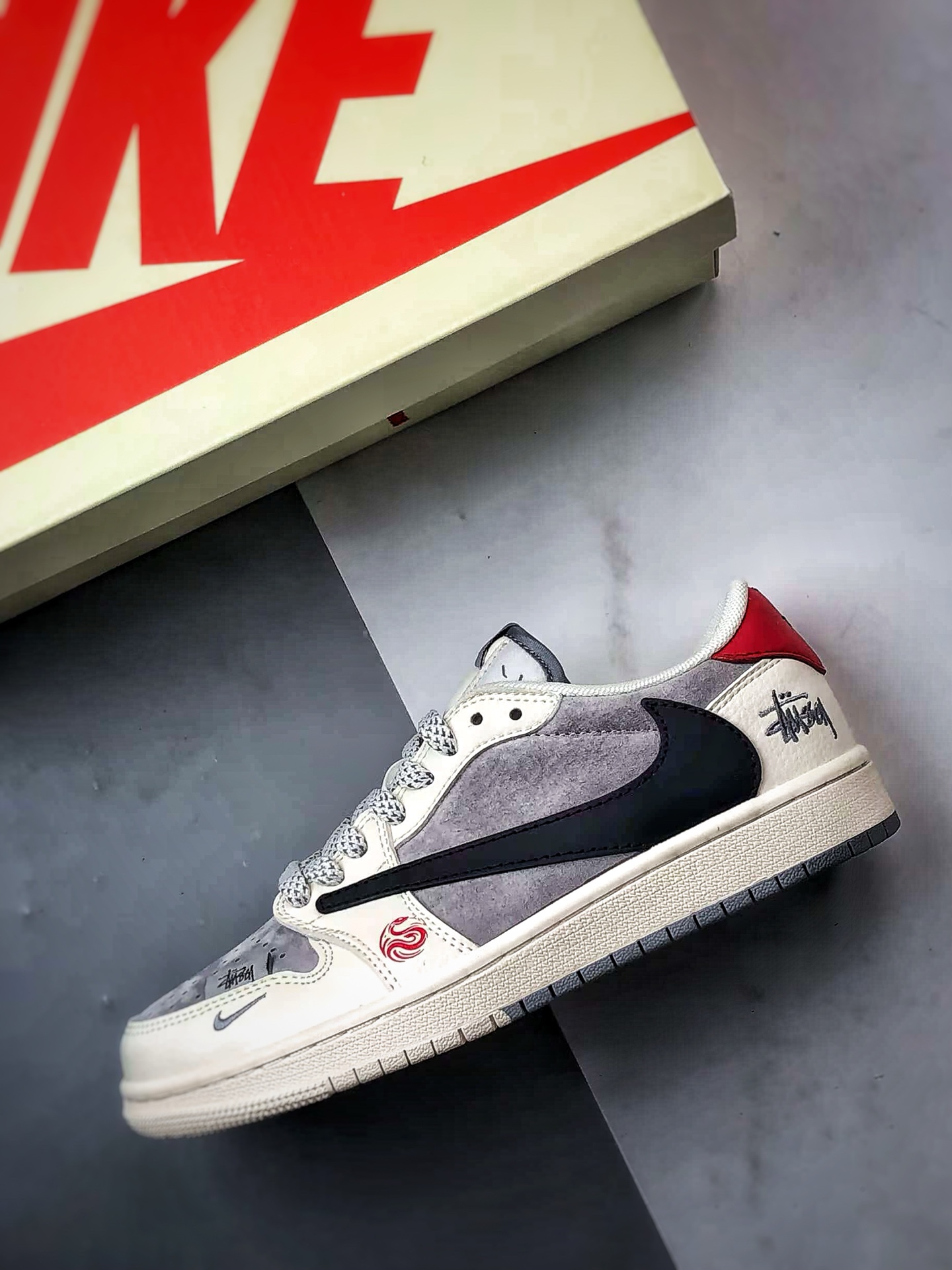 Air Jordan 1 Low OG ”高端定制” 斯图西米灰黑倒钩  SJ2068-142