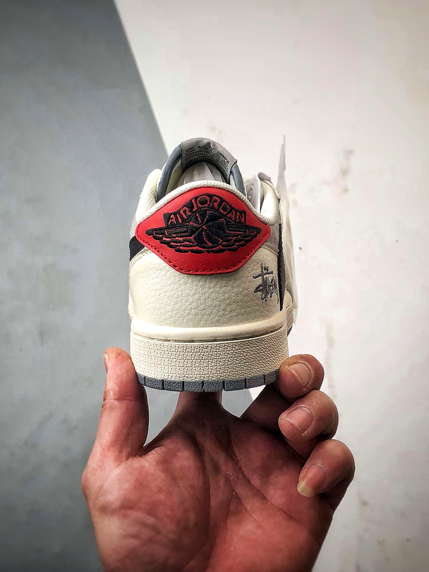 Air Jordan 1 Low OG ”高端定制” 斯图西米灰黑倒钩  SJ2068-142