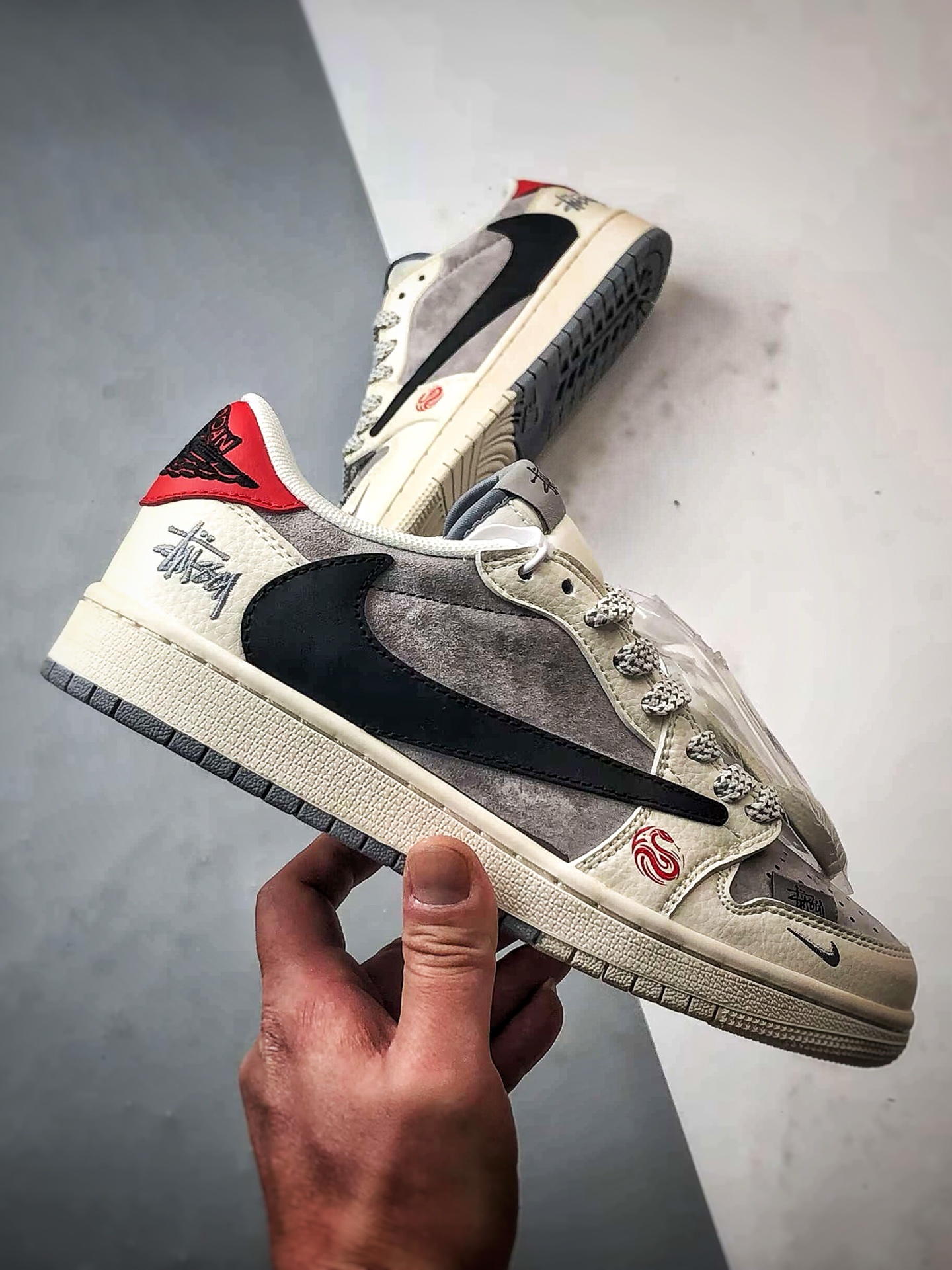 Air Jordan 1 Low OG ”高端定制” 斯图西米灰黑倒钩  SJ2068-142