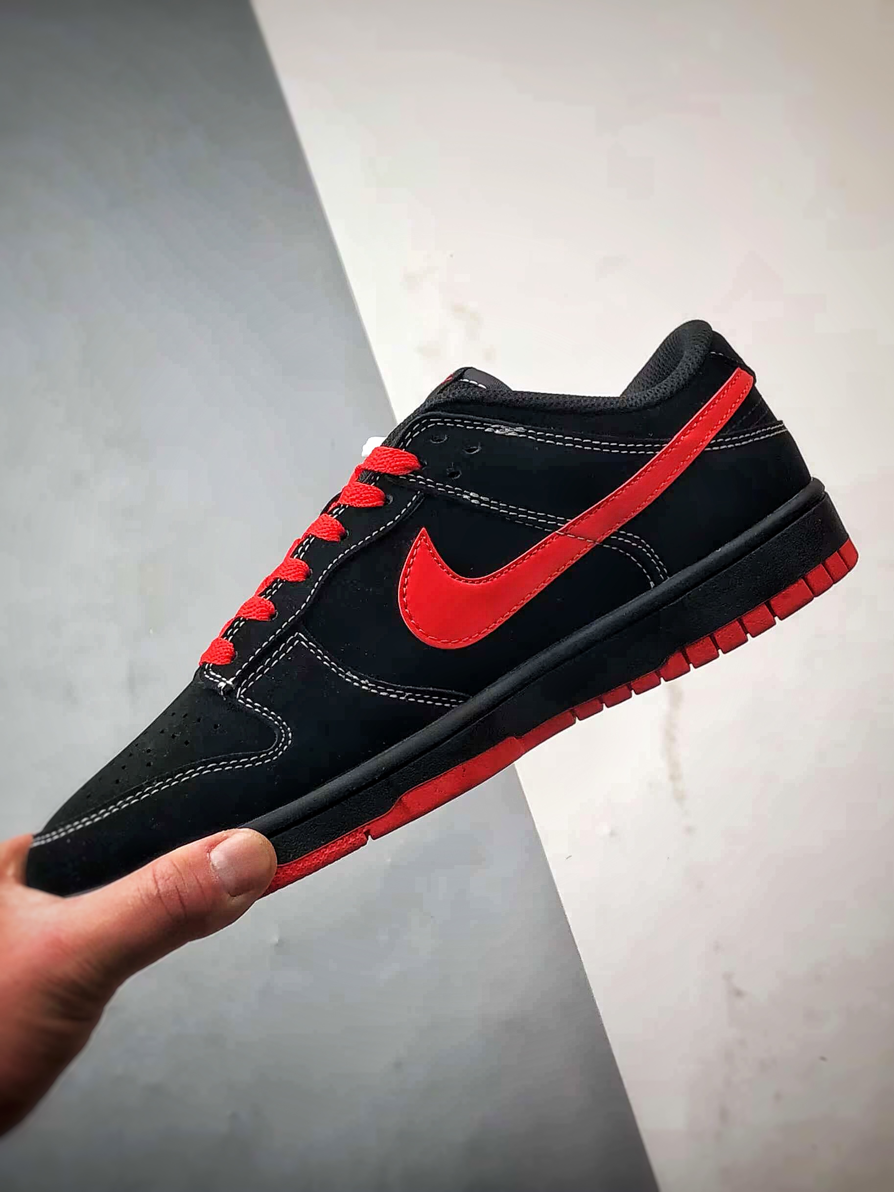 NK Dunk Low Retro ”DIY高端定制” 斯图西黑红反光钩 低帮休闲运动板鞋  KK1333-028