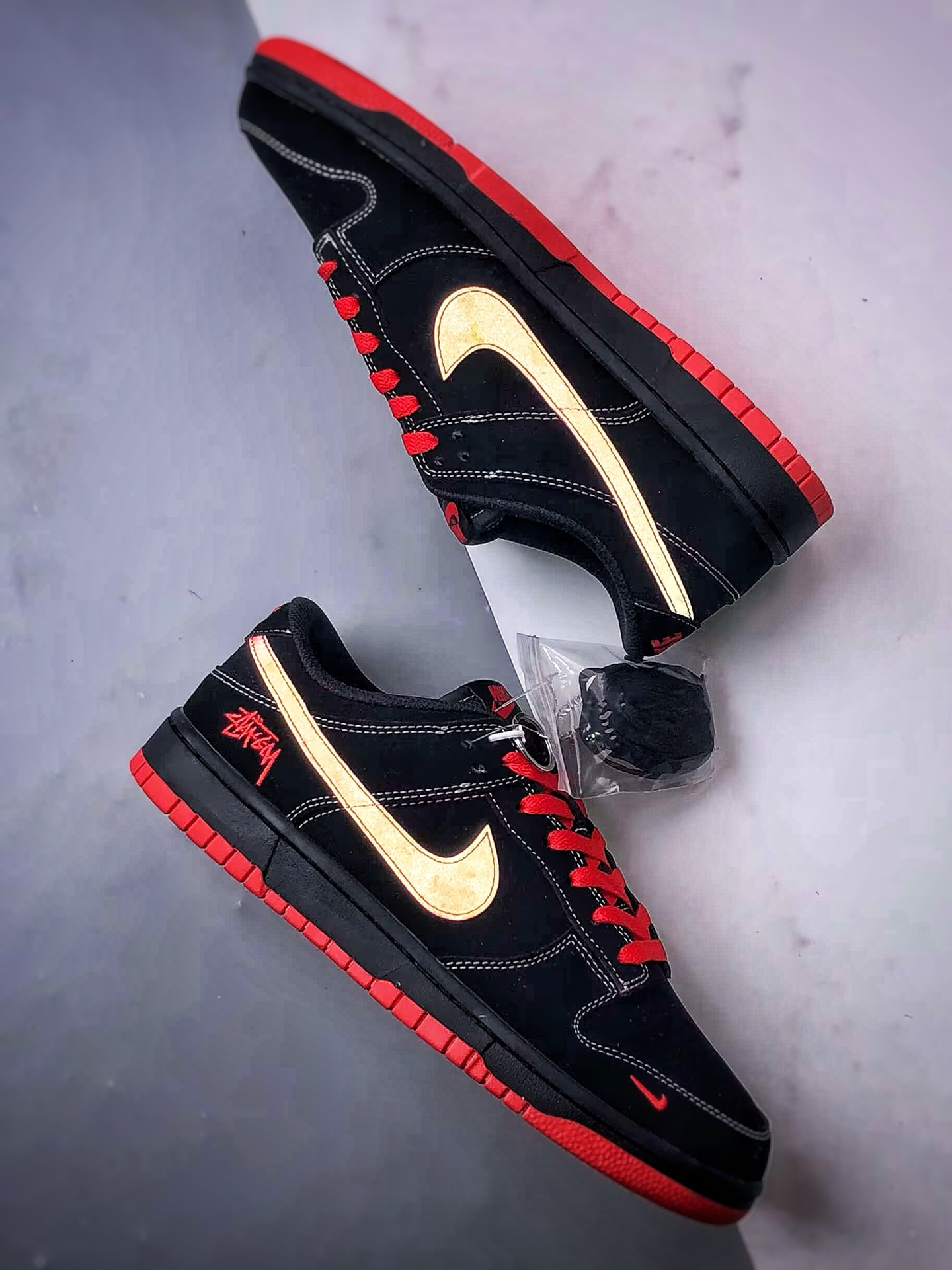 NK Dunk Low Retro ”DIY高端定制” 斯图西黑红反光钩 低帮休闲运动板鞋  KK1333-028