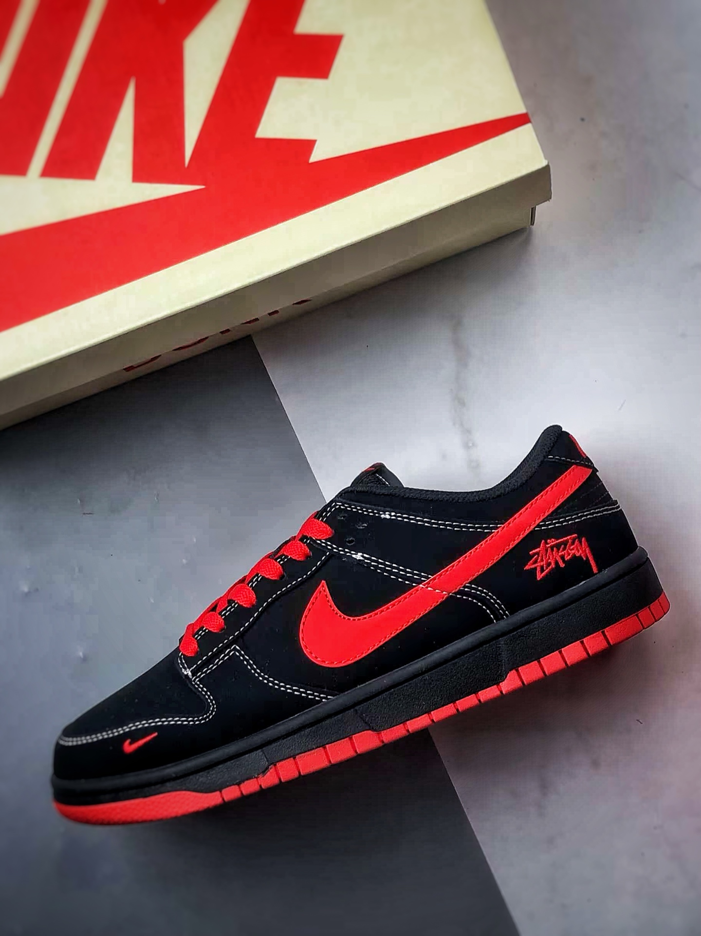 NK Dunk Low Retro ”DIY高端定制” 斯图西黑红反光钩 低帮休闲运动板鞋  KK1333-028