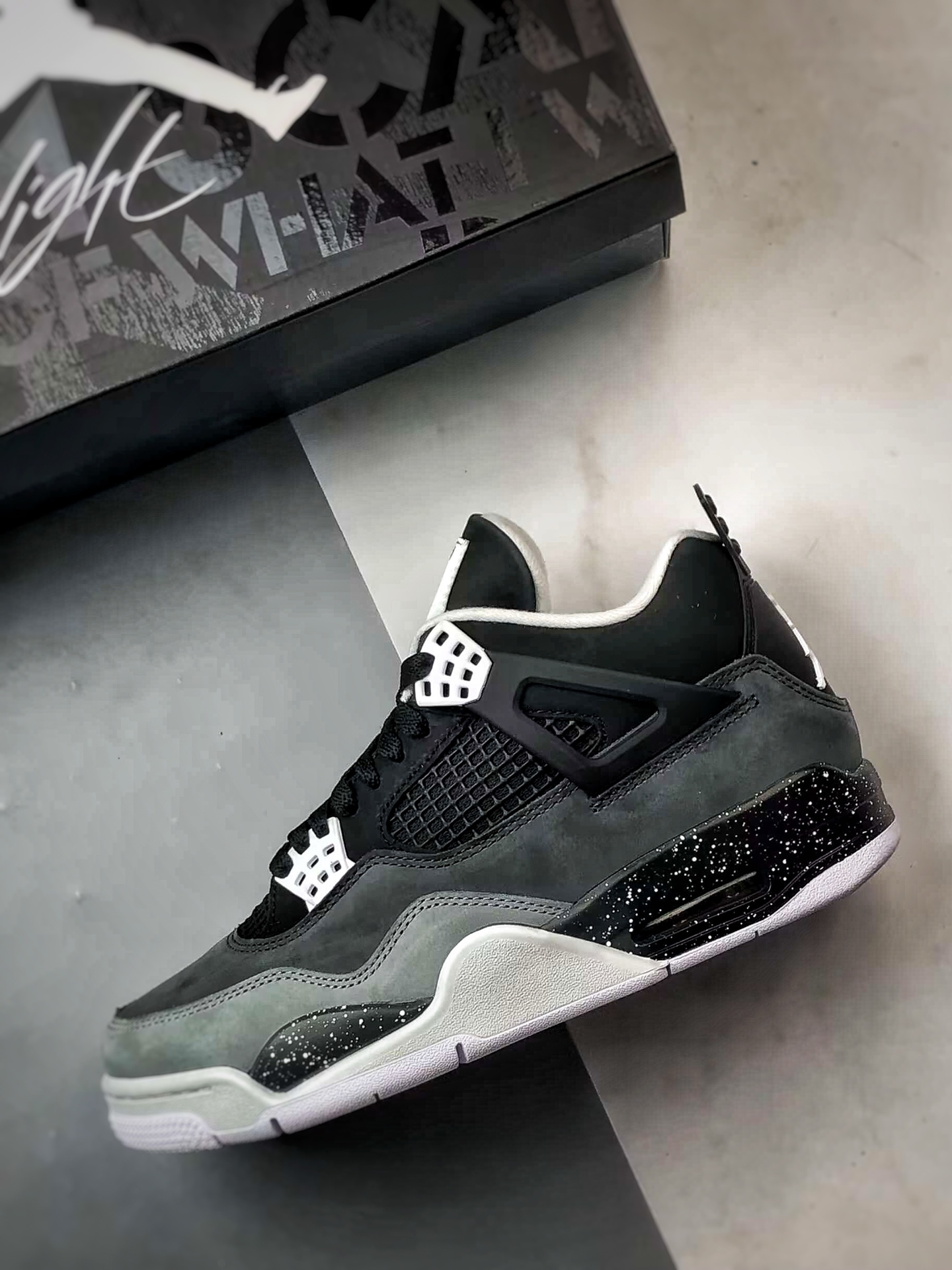 【官方纯原版本 诠释市场最强四代】 Air Jordan 4 Retro ”Fear” 恐惧黑白 FQ8138-002
