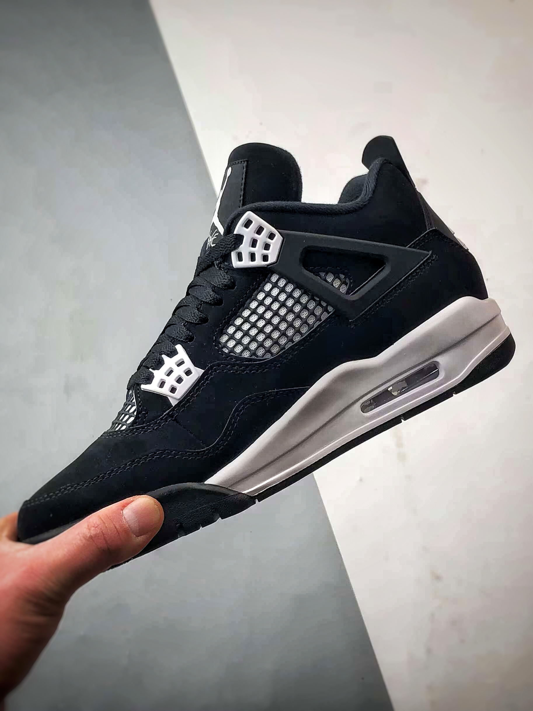【官方纯原版本 诠释市场最强四代】 Air Jordan 4 Retro ”White Thunder” 黑白/白雷公 顶级纯原生产线出品  FQ8138-001