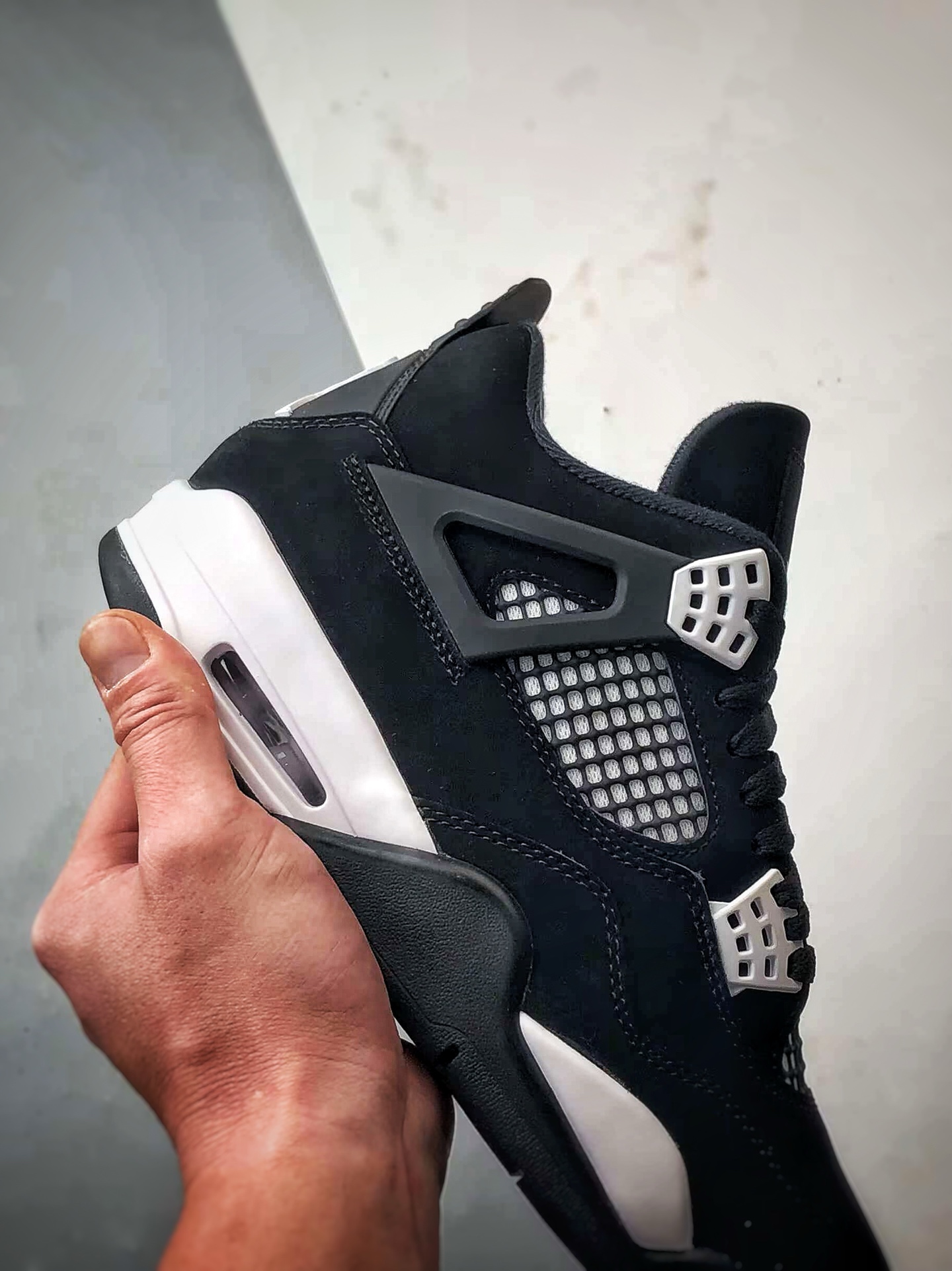 【官方纯原版本 诠释市场最强四代】 Air Jordan 4 Retro ”White Thunder” 黑白/白雷公 顶级纯原生产线出品  FQ8138-001