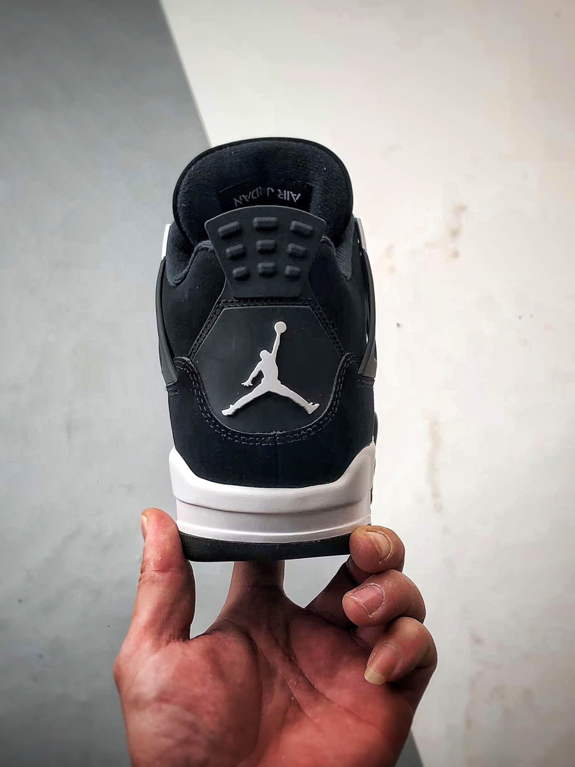 【官方纯原版本 诠释市场最强四代】 Air Jordan 4 Retro ”White Thunder” 黑白/白雷公 顶级纯原生产线出品  FQ8138-001