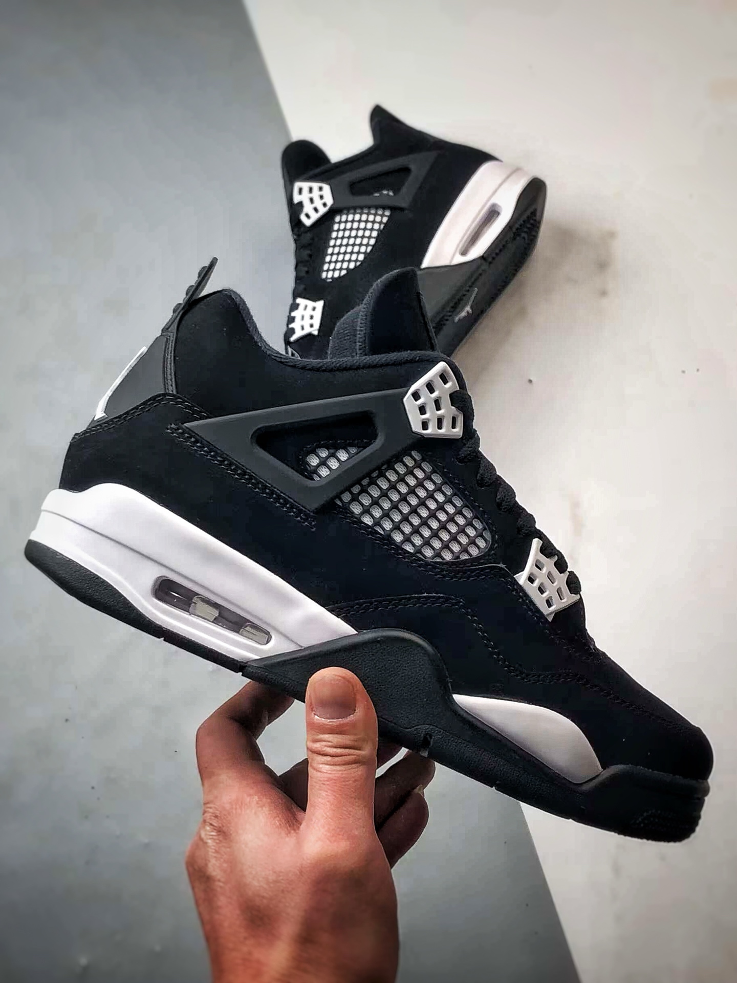 【官方纯原版本 诠释市场最强四代】 Air Jordan 4 Retro ”White Thunder” 黑白/白雷公 顶级纯原生产线出品  FQ8138-001
