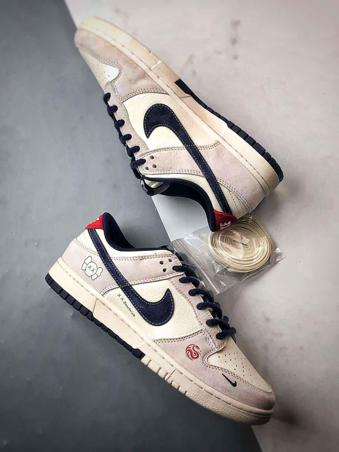 NK Dunk Low Retro ”DIY高端定制” Kaws米灰深蓝 低帮休闲运动板鞋  YX5066-249
