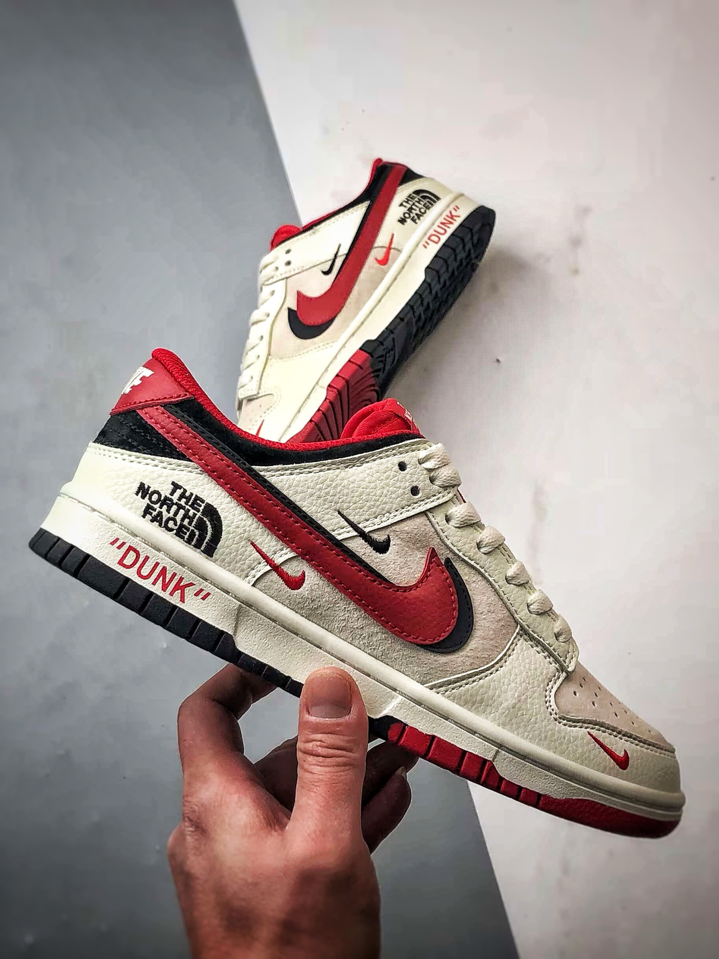 NK Dunk Low Retro ”DIY高端定制” 北面黑红双钩 低帮休闲运动板鞋  DJ2024-127