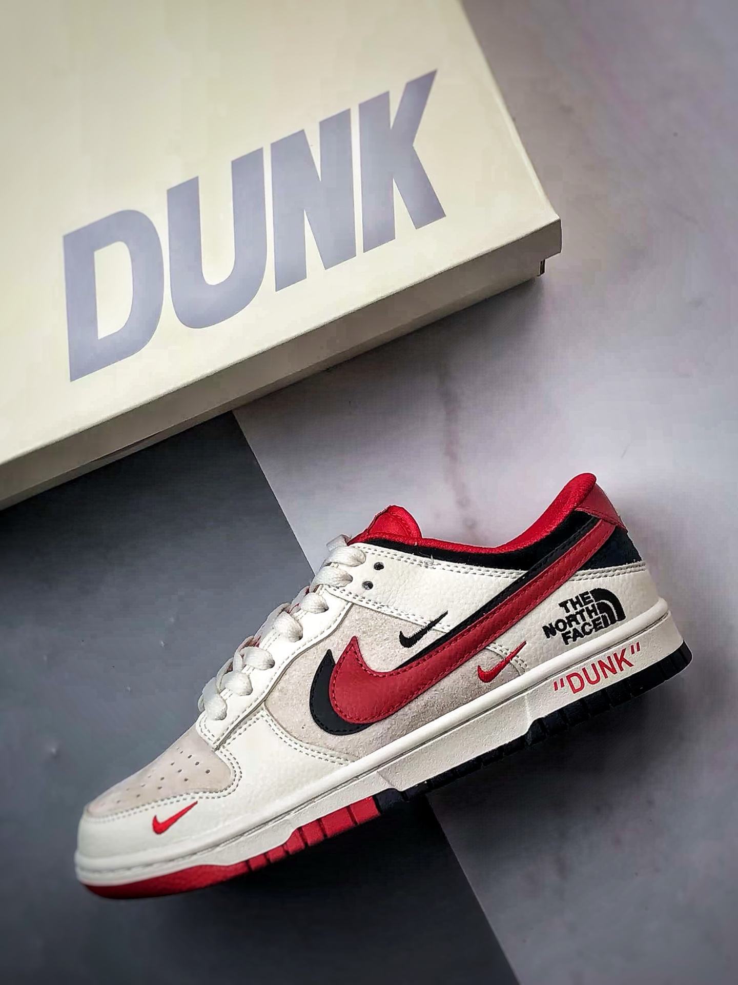 NK Dunk Low Retro ”DIY高端定制” 北面黑红双钩 低帮休闲运动板鞋  DJ2024-127