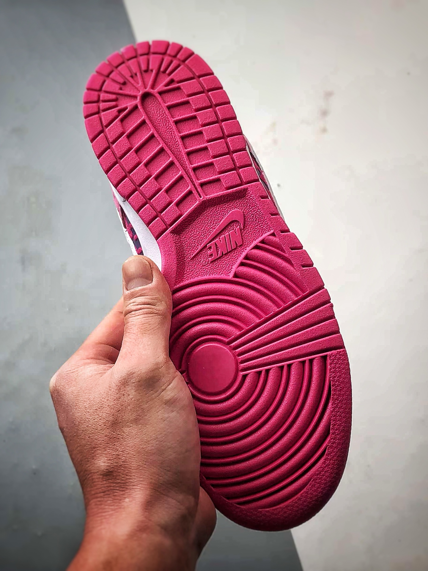 NK Dunk Low Retro ”DIY高端定制” 彩色压印粉色白钩 低帮休闲运动板鞋 XD6188-047