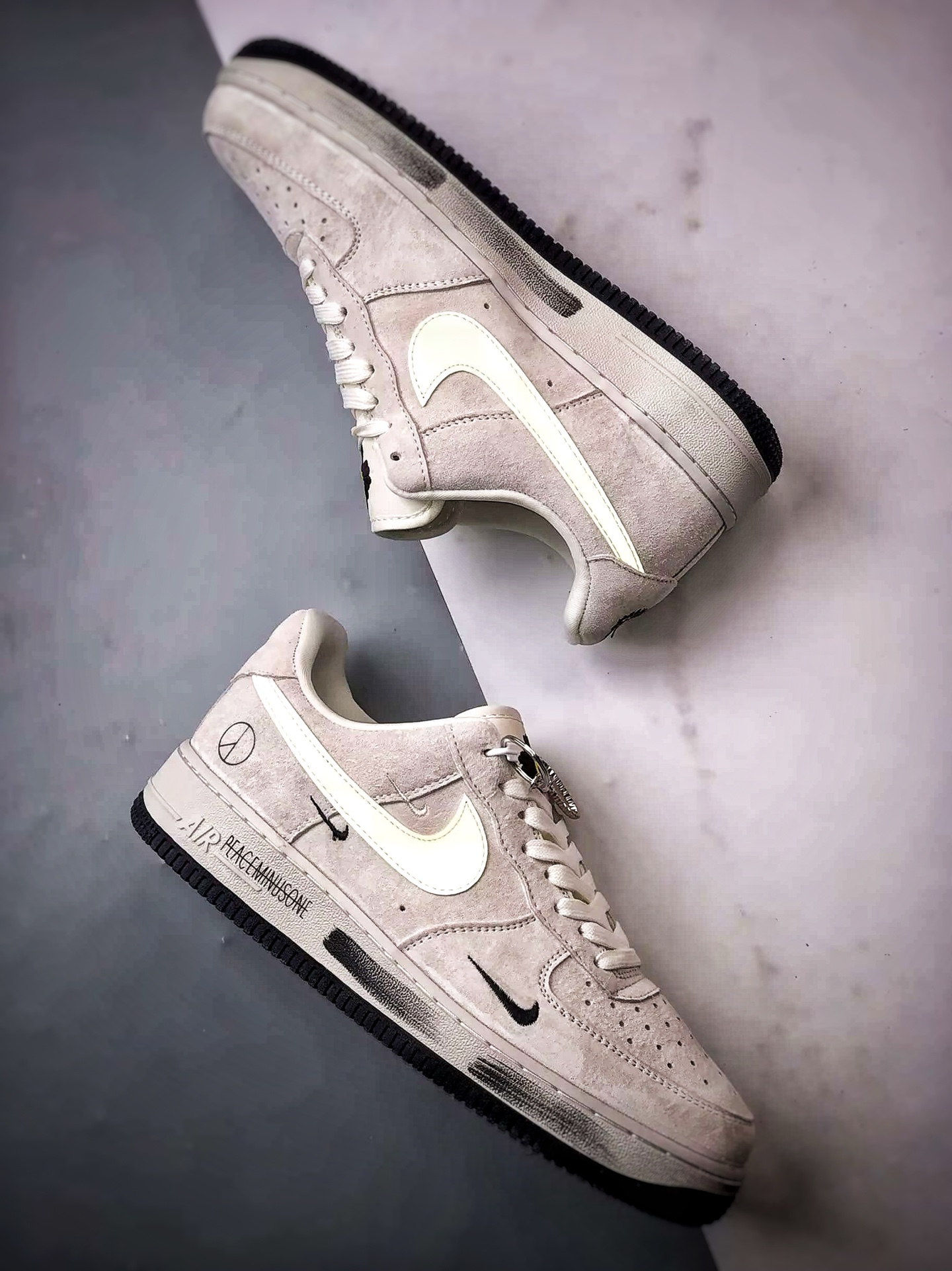 权志龙 x Air Force 1 Low 灰白麂皮  DF0188-035