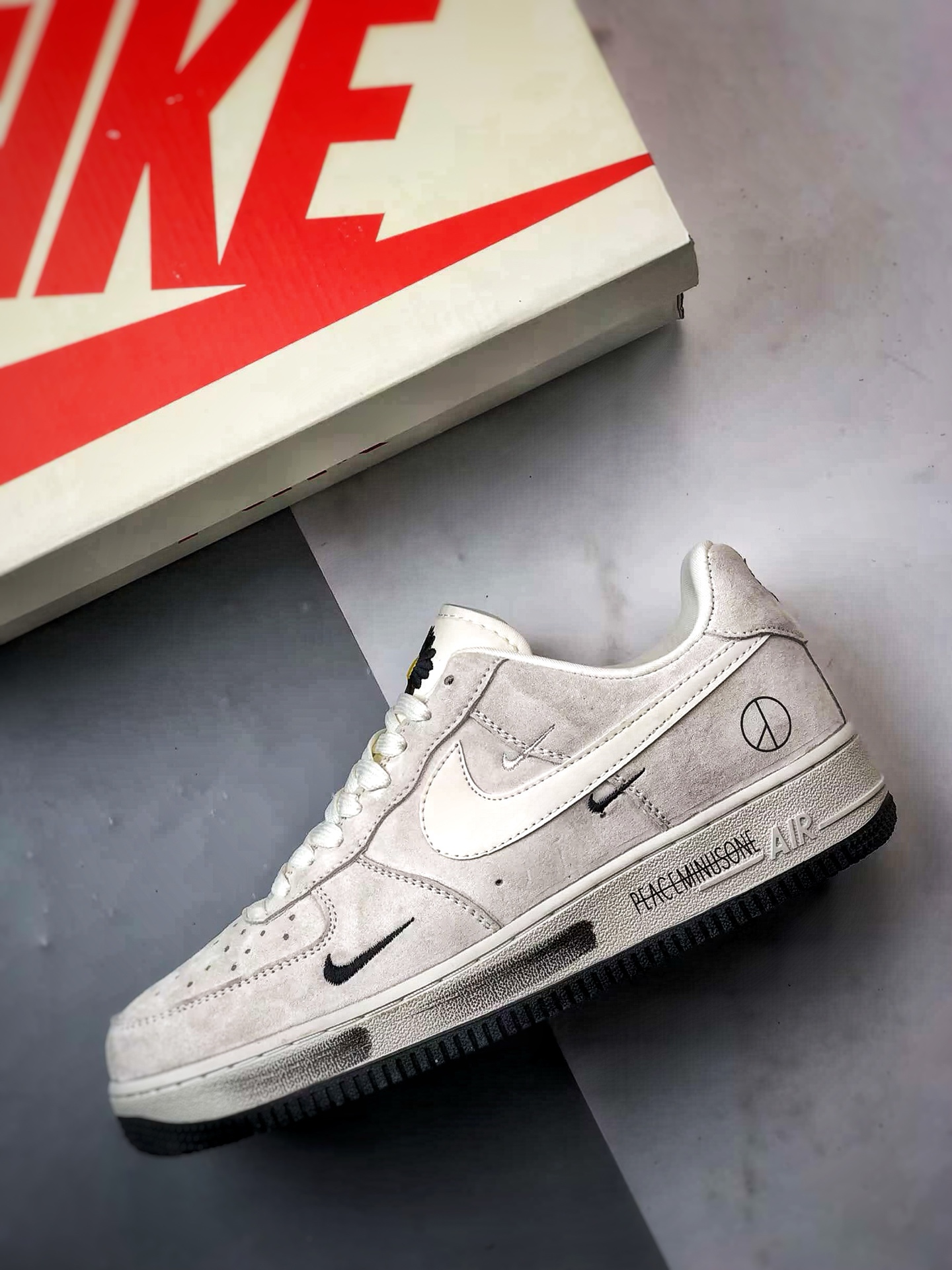 权志龙 x Air Force 1 Low 灰白麂皮  DF0188-035